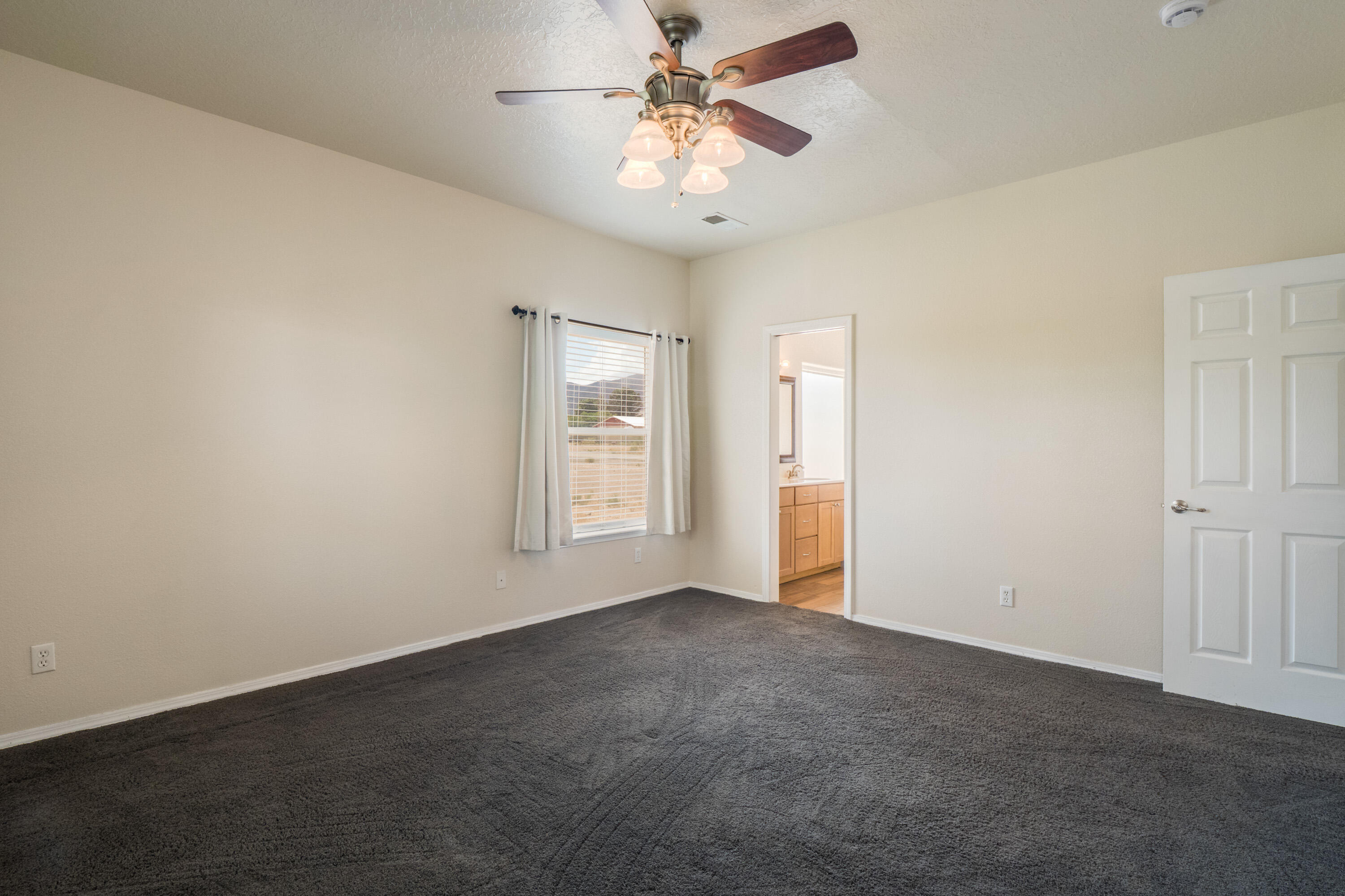 1002 EVERGREEN Drive
