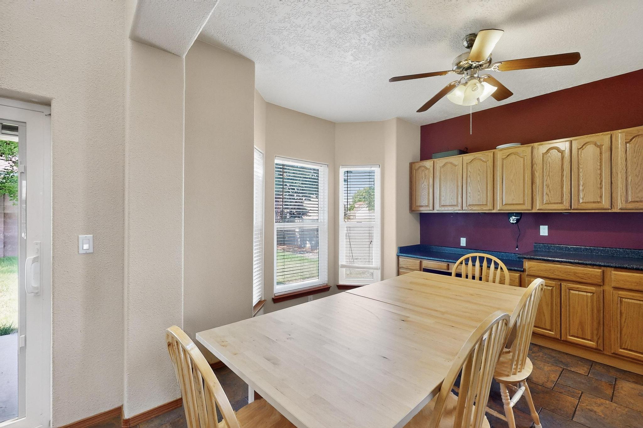 9200 PALOMAS Avenue NE