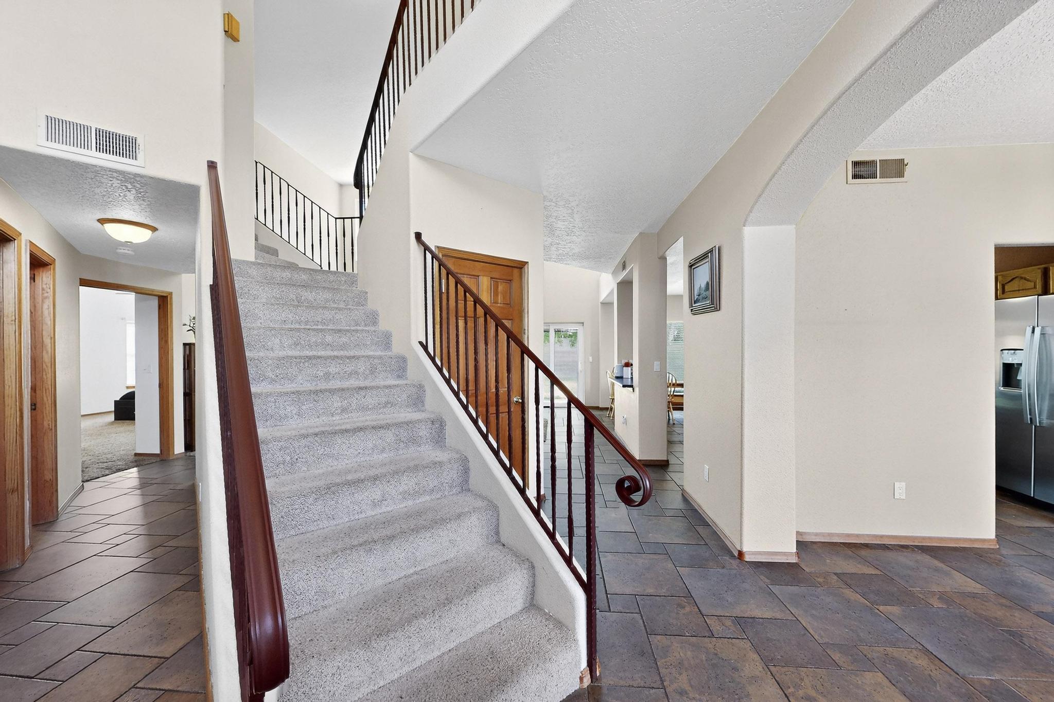 9200 PALOMAS Avenue NE