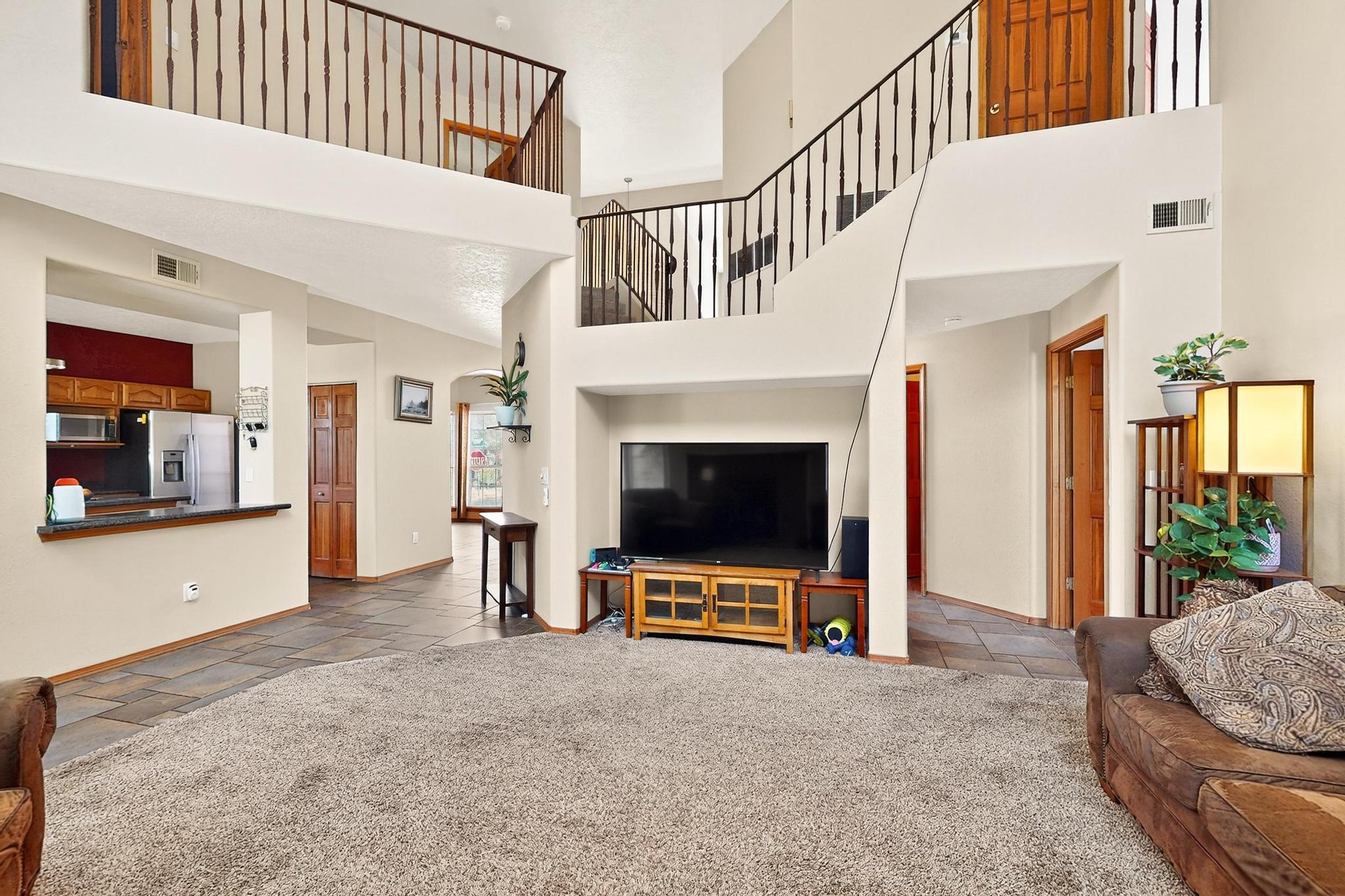 9200 PALOMAS Avenue NE