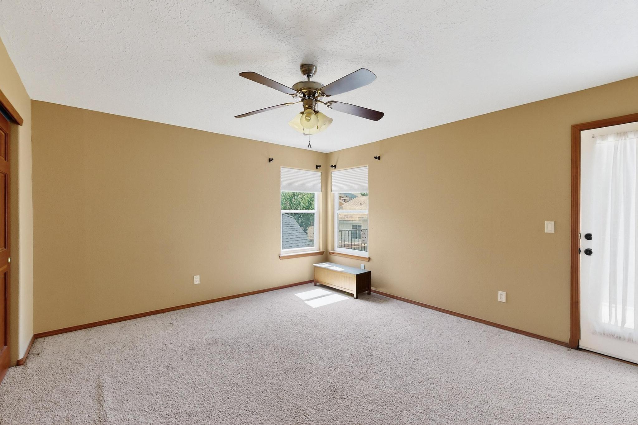 9200 PALOMAS Avenue NE