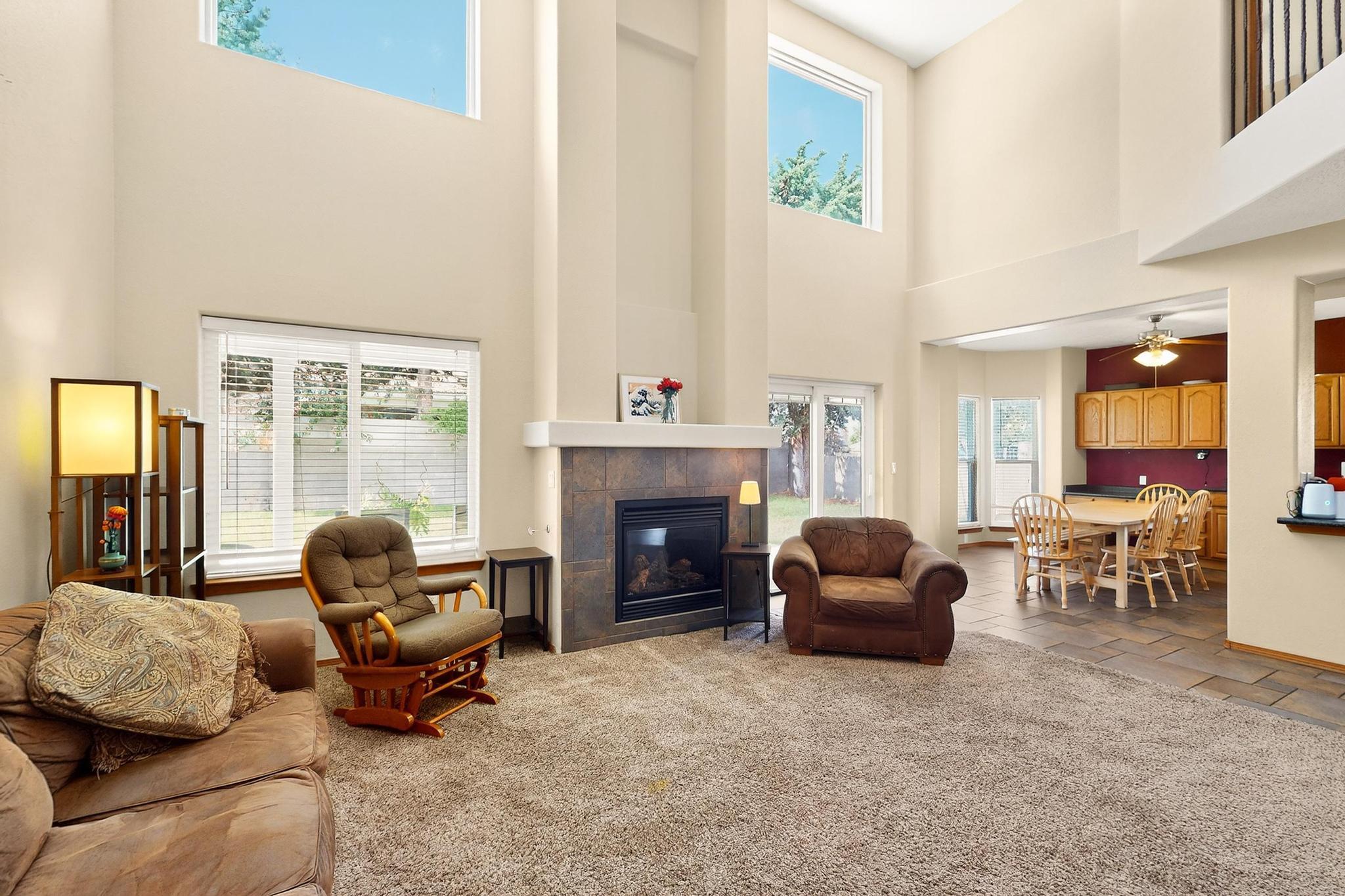 9200 PALOMAS Avenue NE