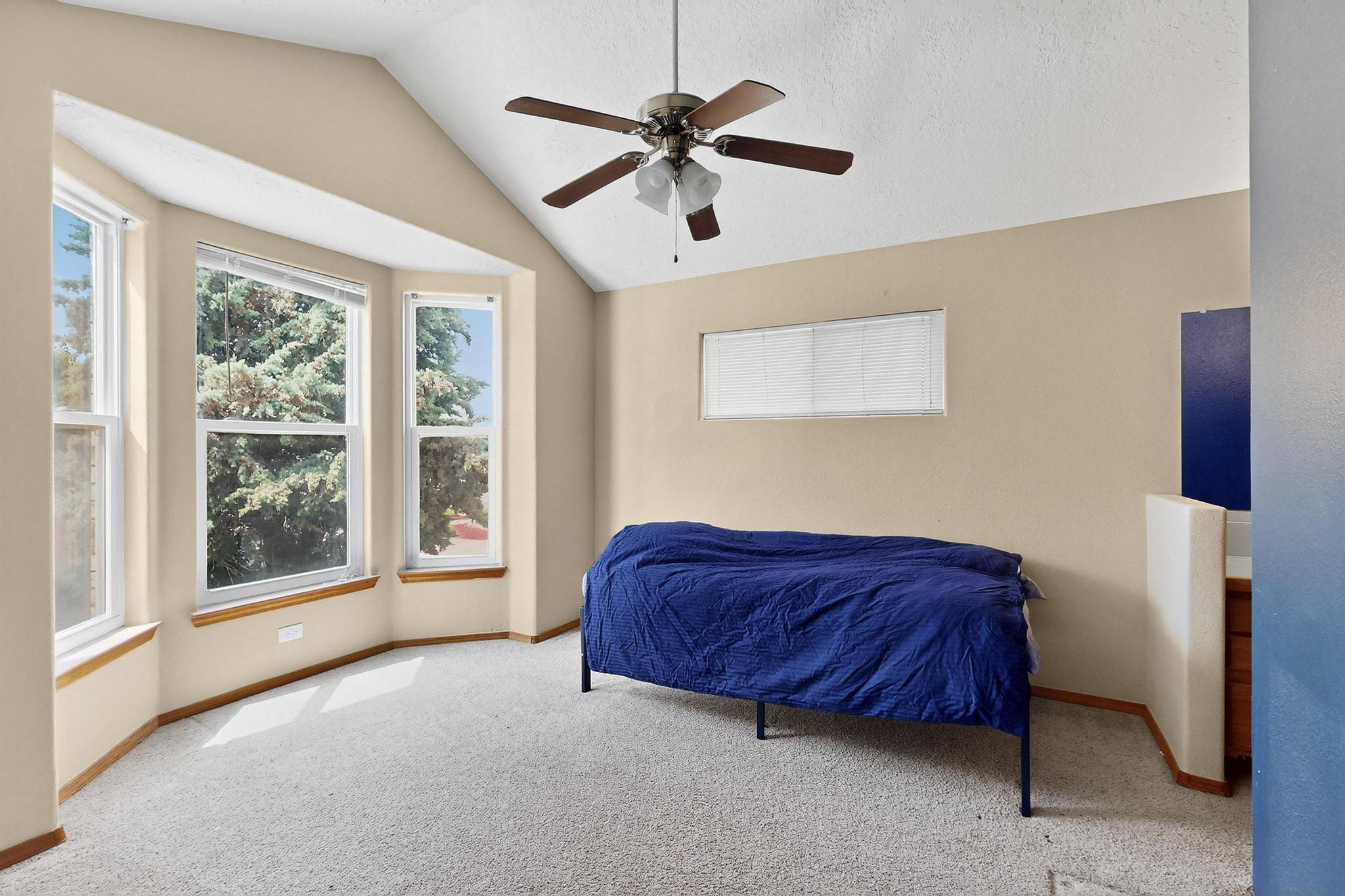 9200 PALOMAS Avenue NE