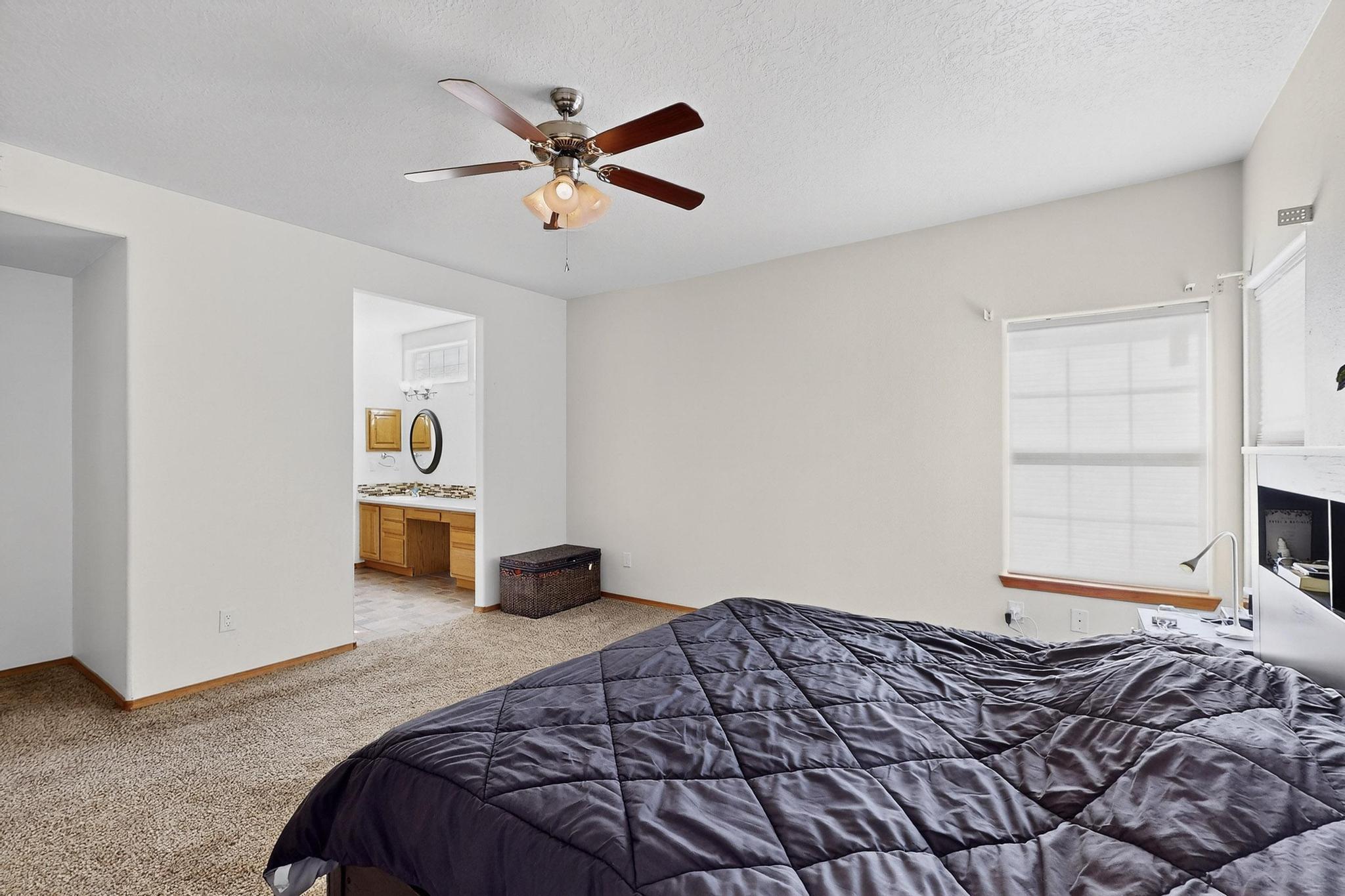 9200 PALOMAS Avenue NE