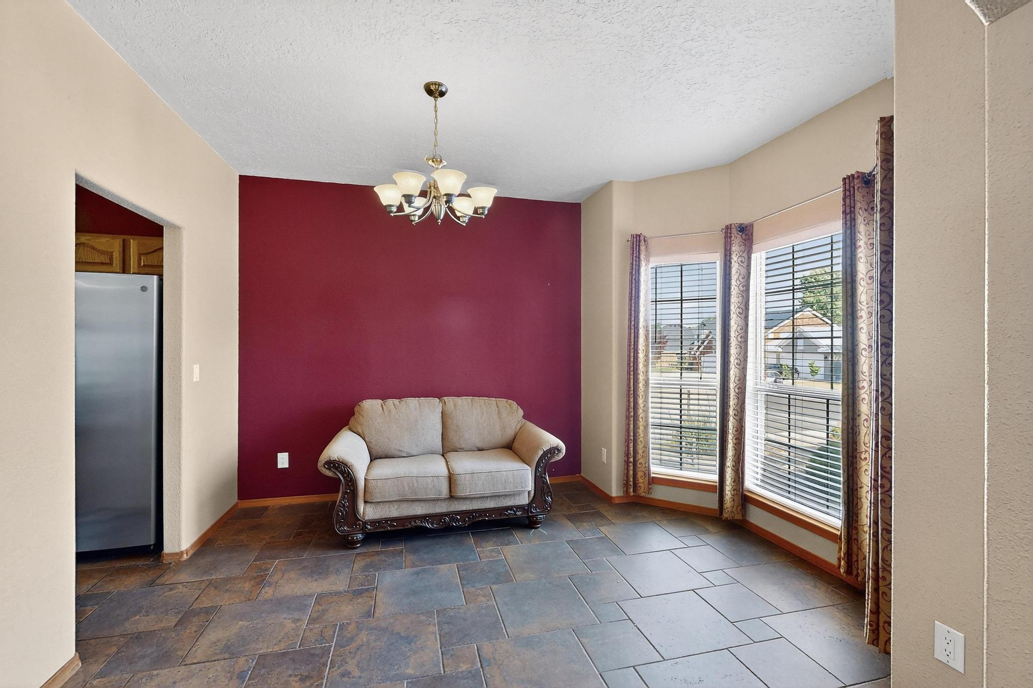 9200 PALOMAS Avenue NE