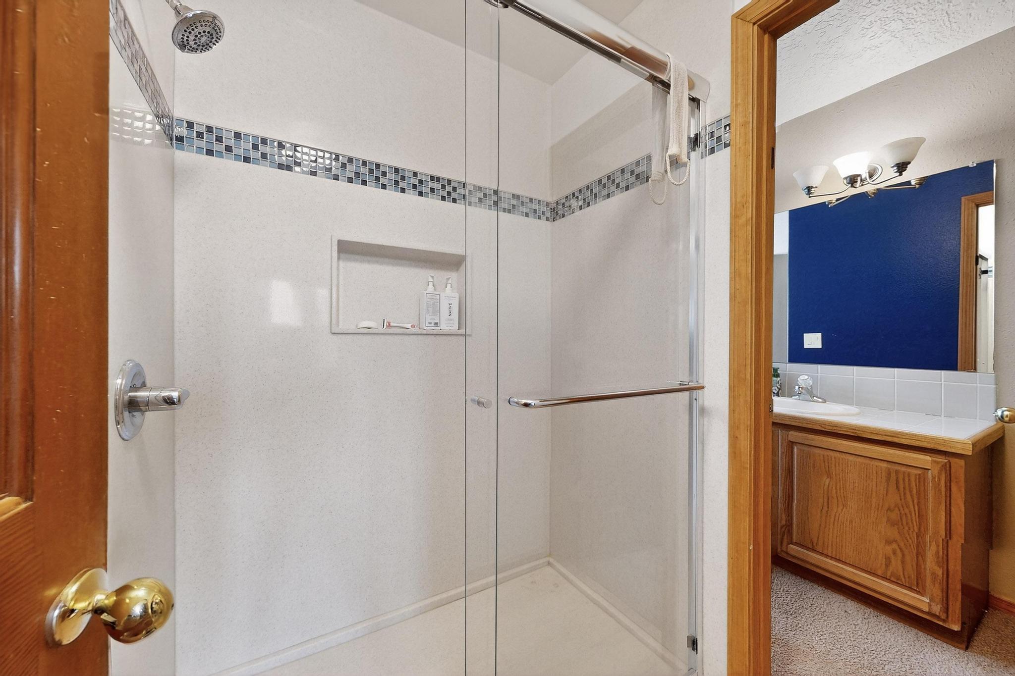 9200 PALOMAS Avenue NE