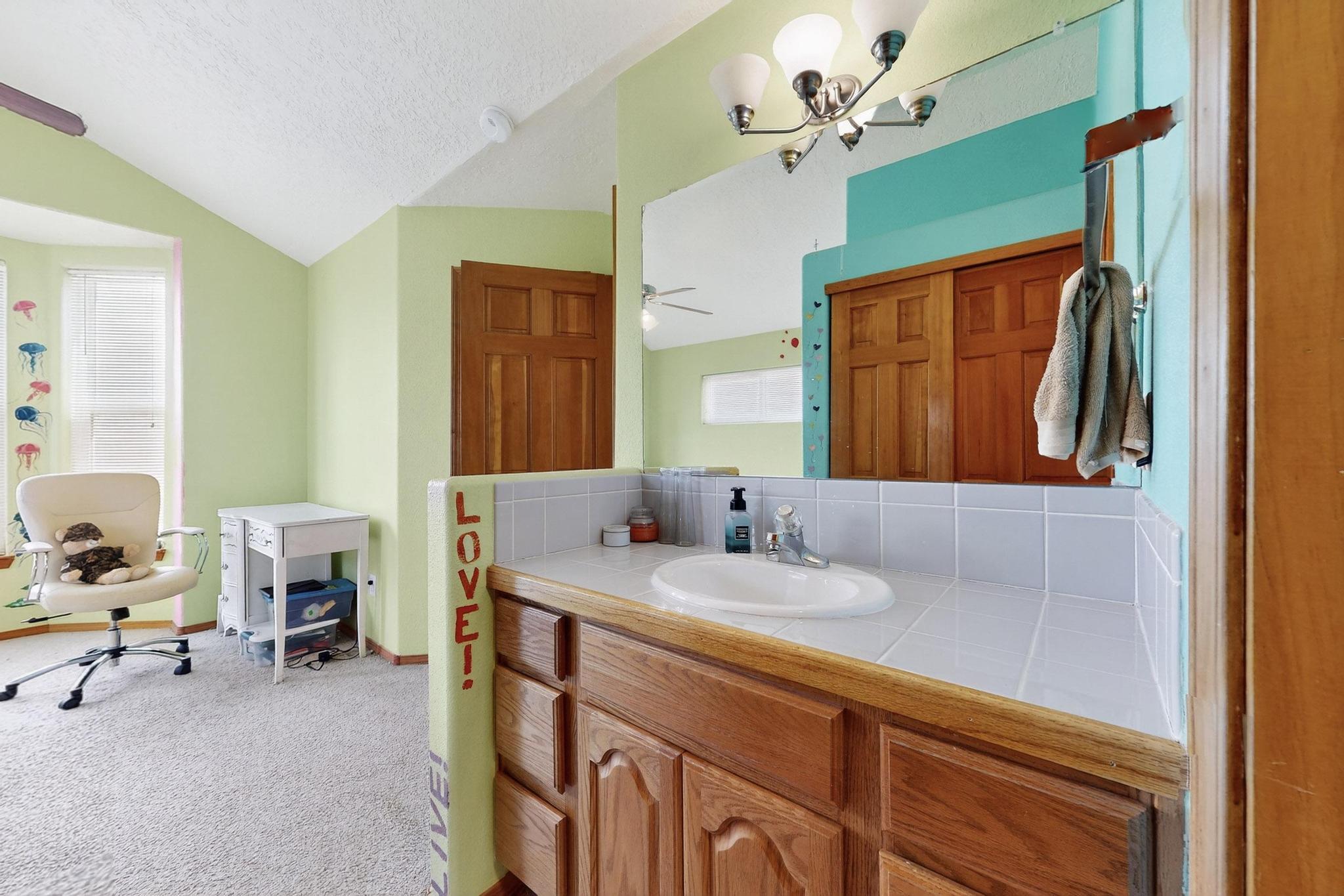 9200 PALOMAS Avenue NE