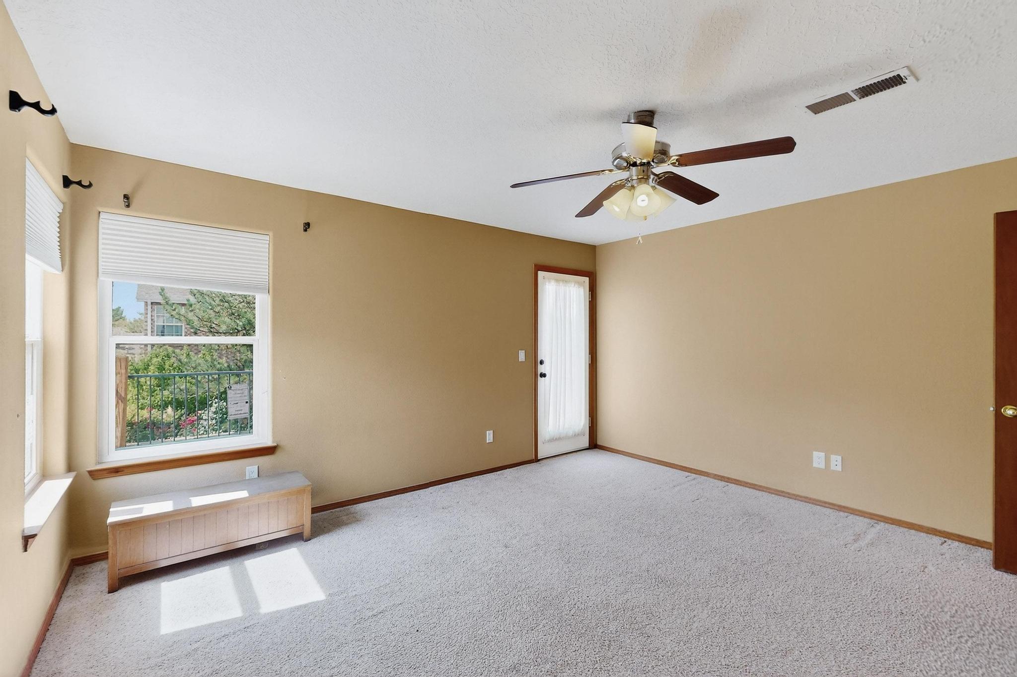 9200 PALOMAS Avenue NE