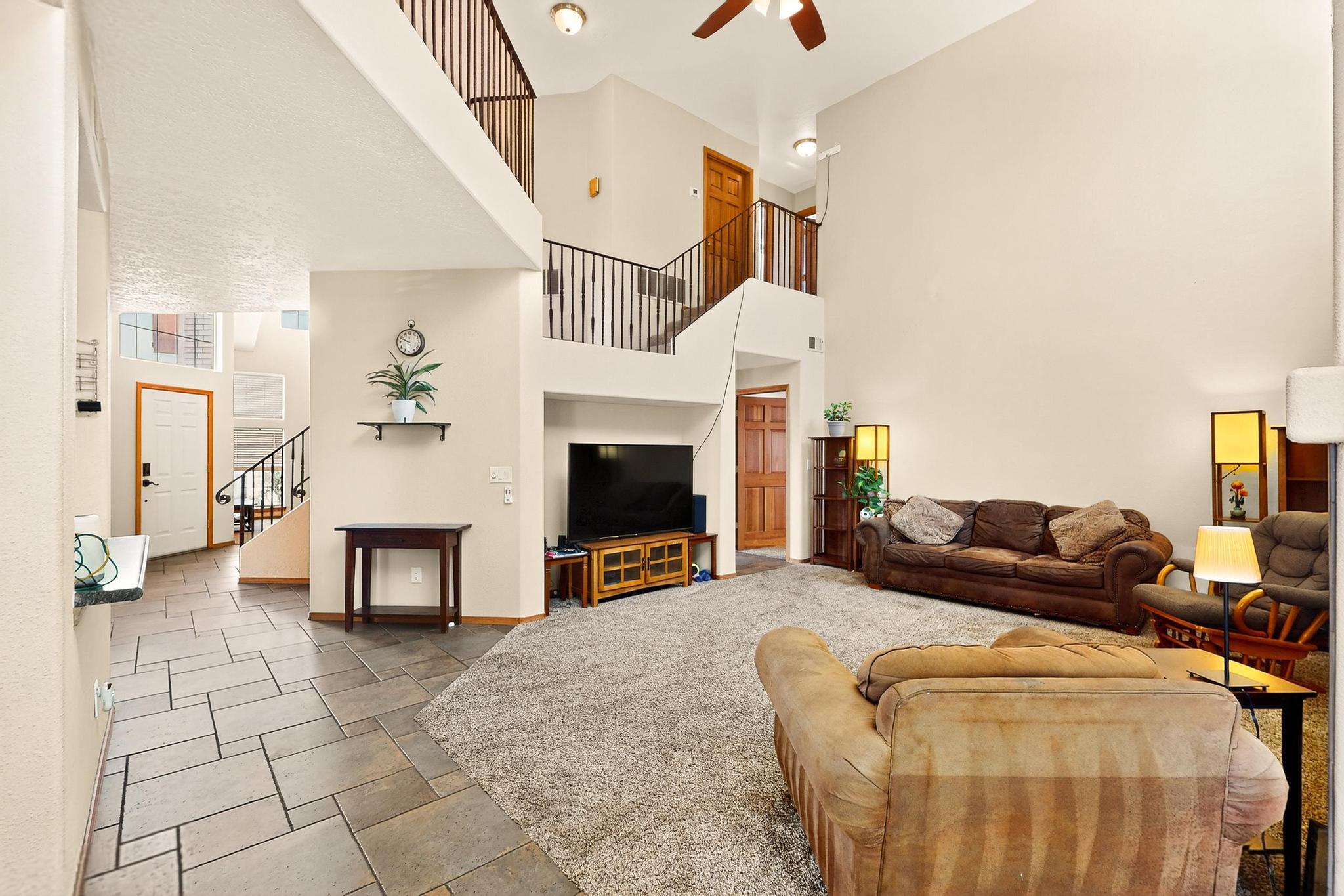 9200 PALOMAS Avenue NE