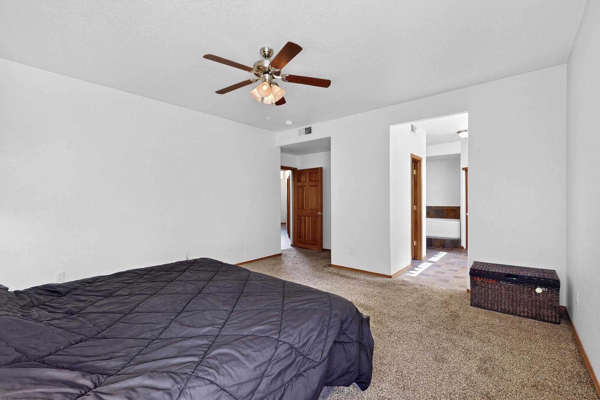 9200 PALOMAS Avenue NE