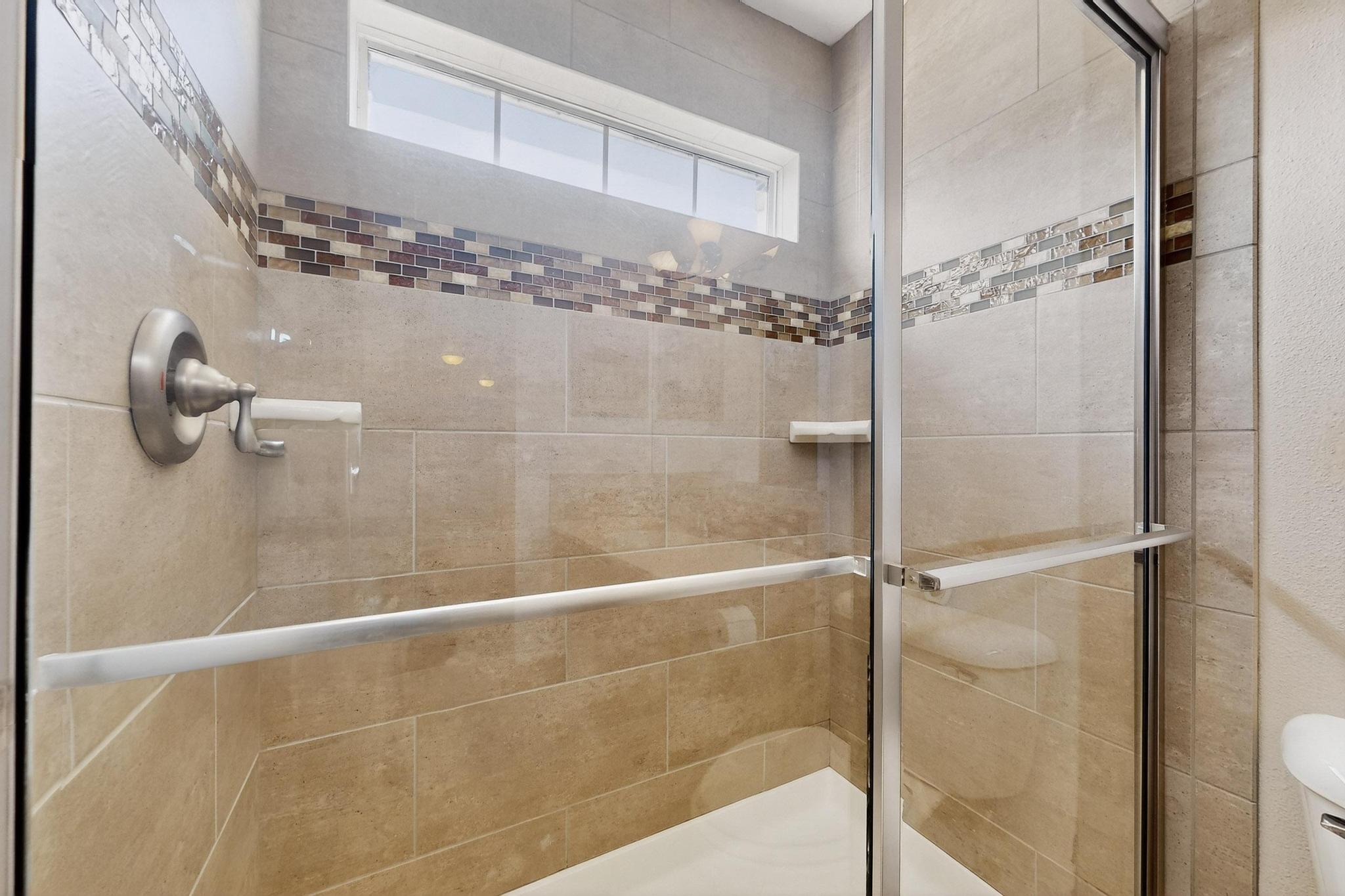 9200 PALOMAS Avenue NE