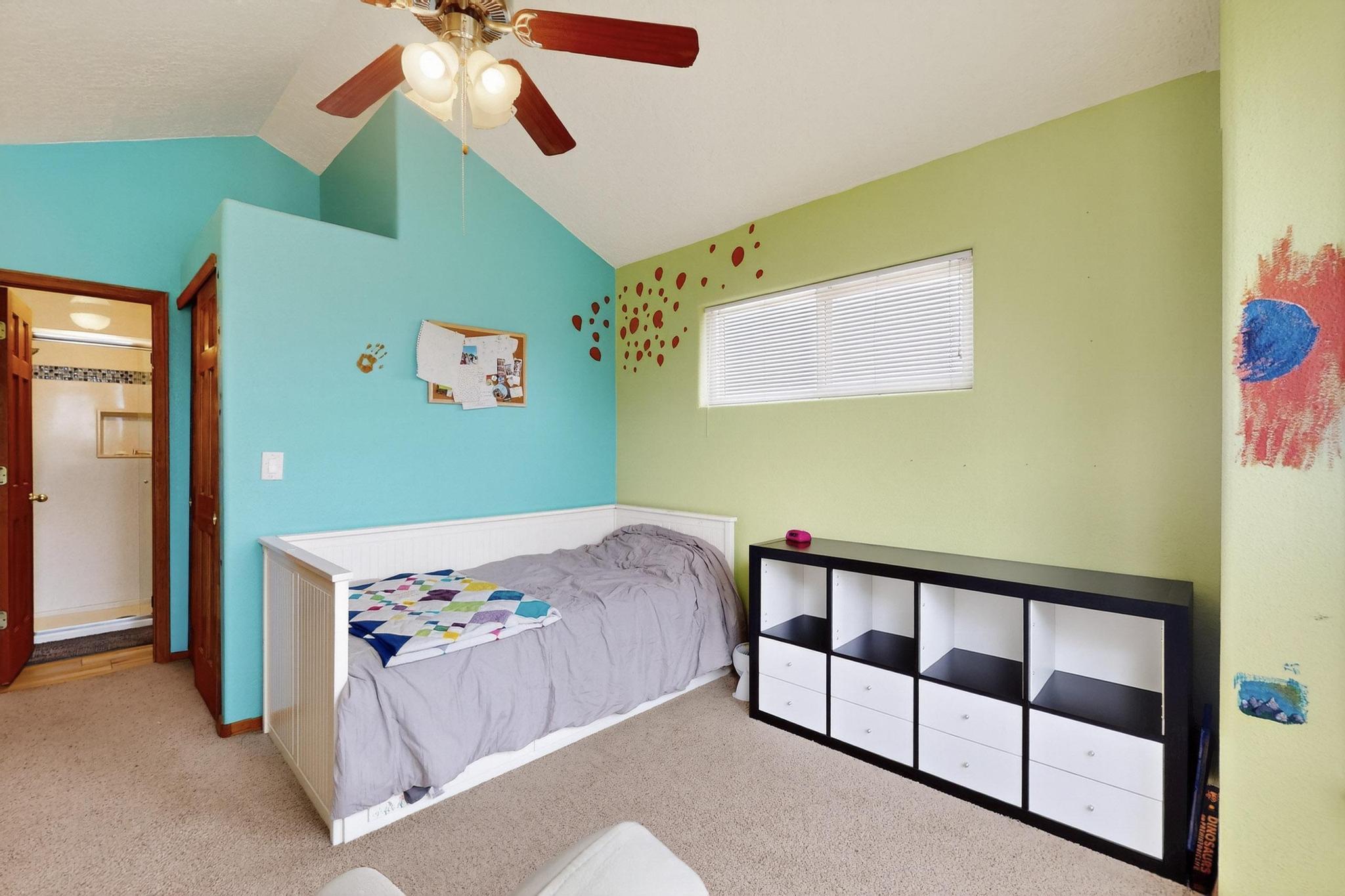 9200 PALOMAS Avenue NE