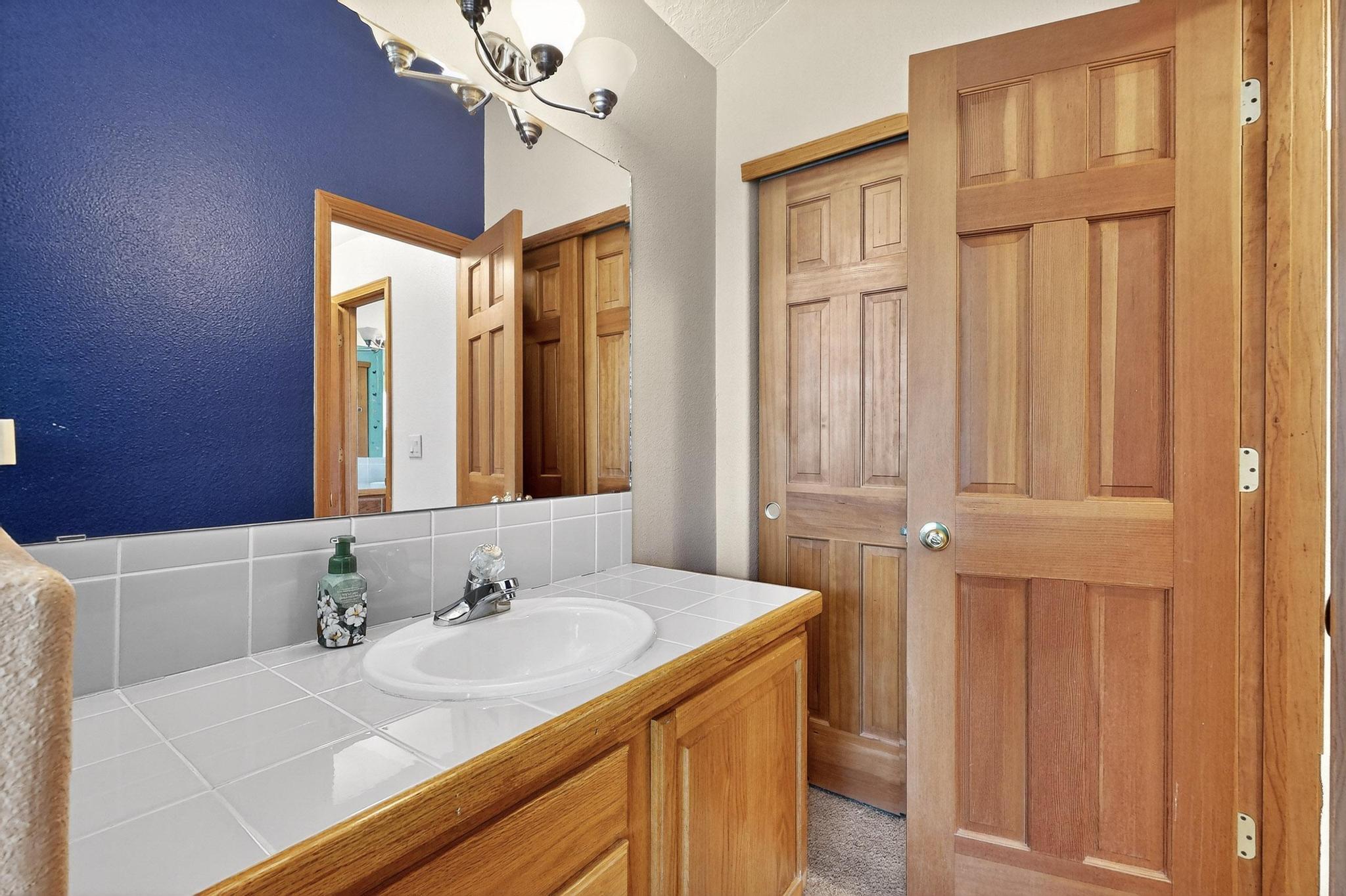 9200 PALOMAS Avenue NE