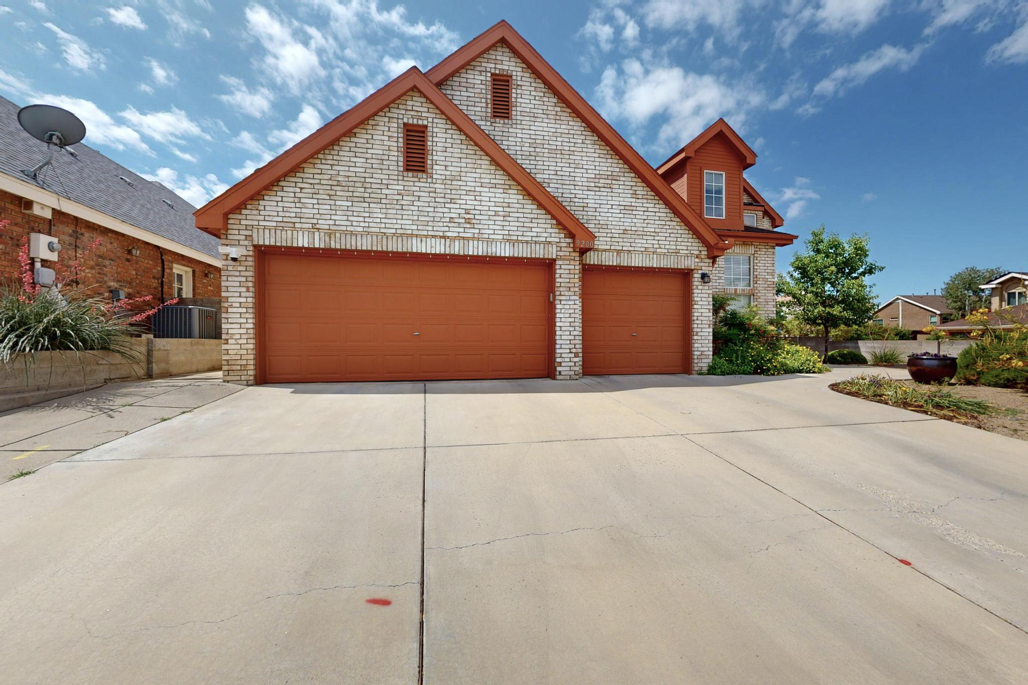 9200 PALOMAS Avenue NE