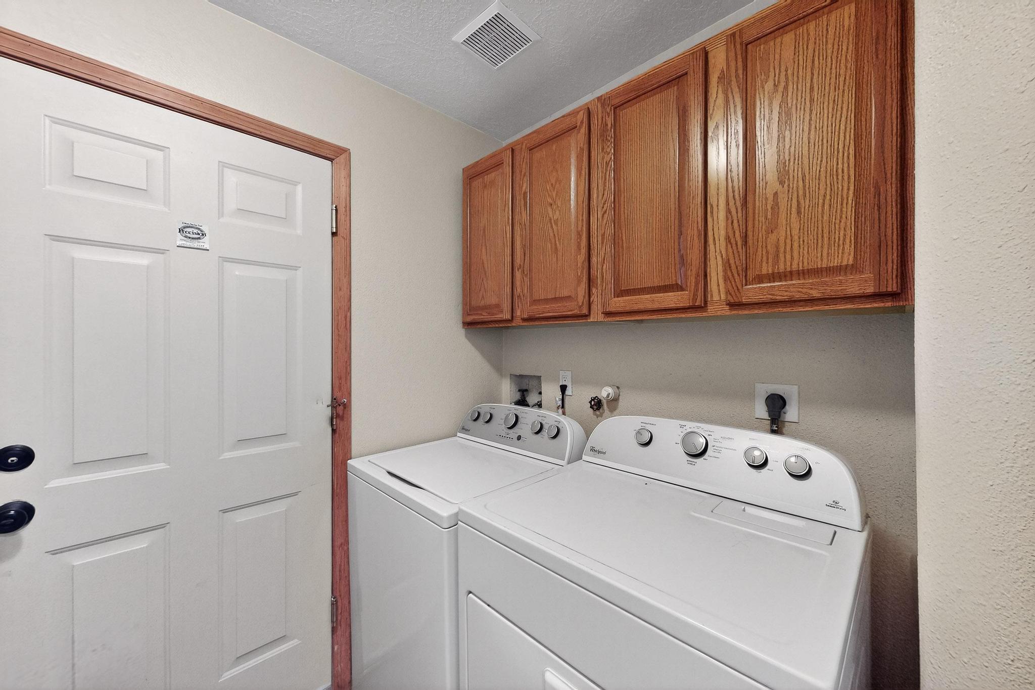 9200 PALOMAS Avenue NE