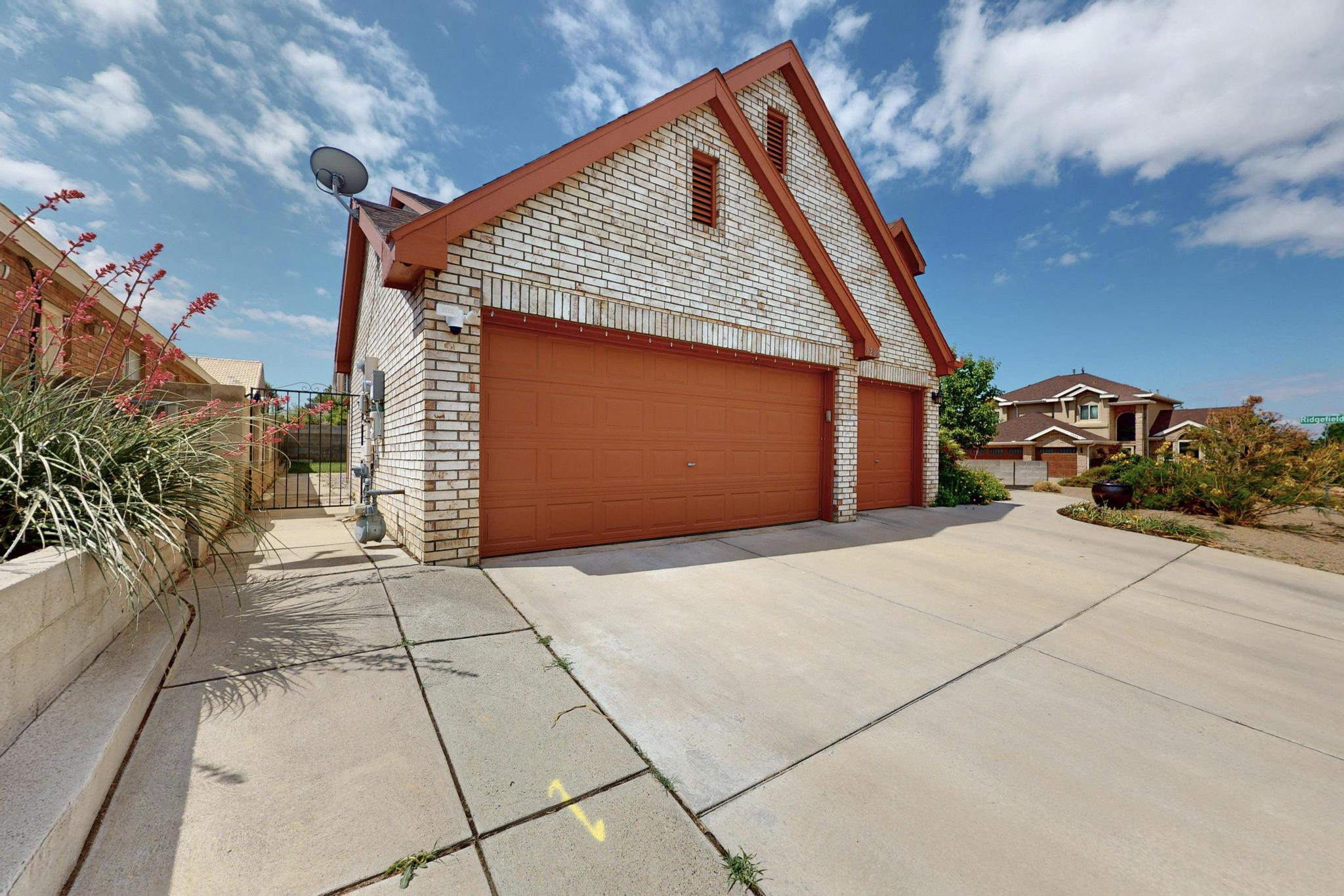 9200 PALOMAS Avenue NE