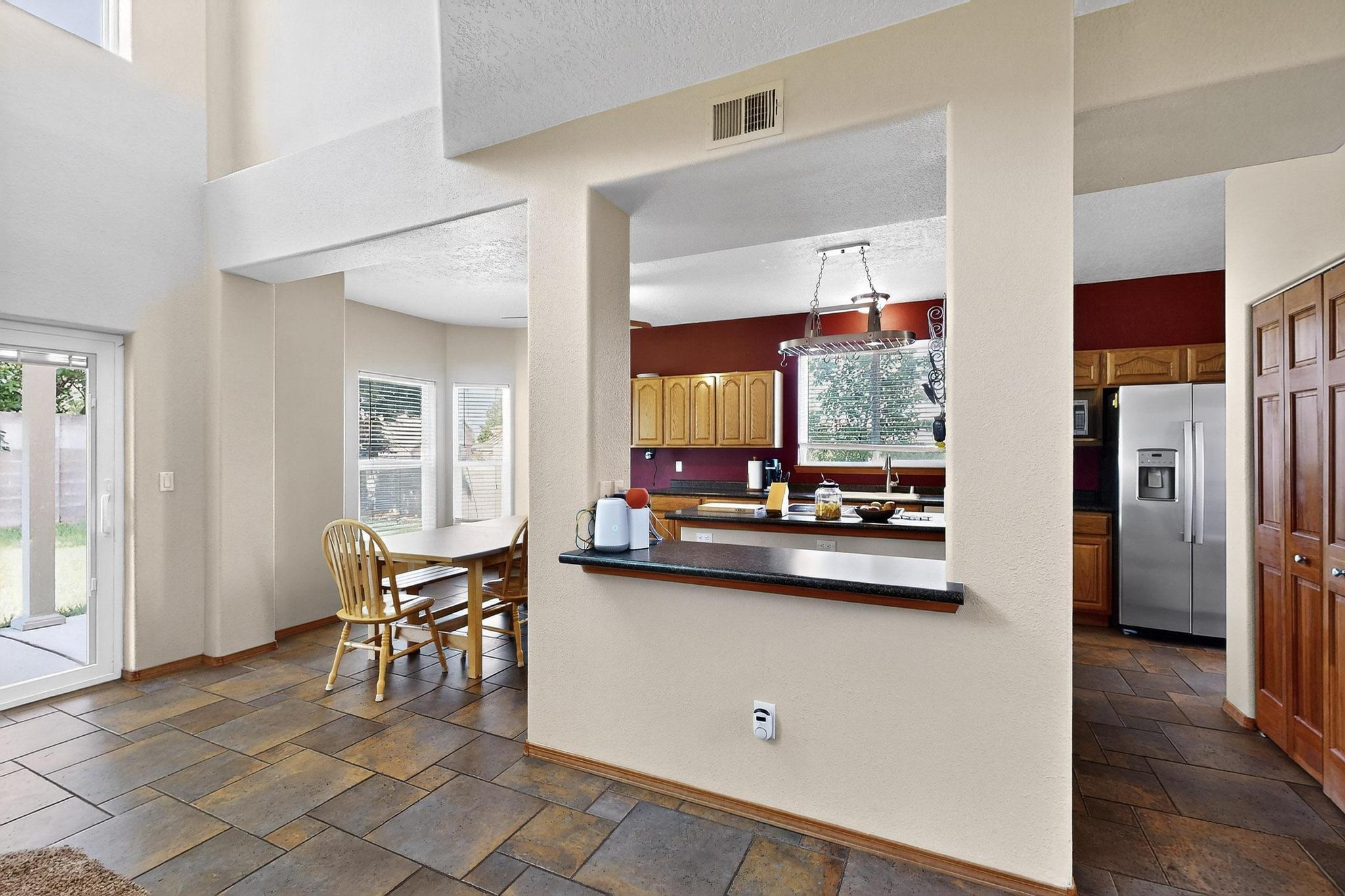 9200 PALOMAS Avenue NE