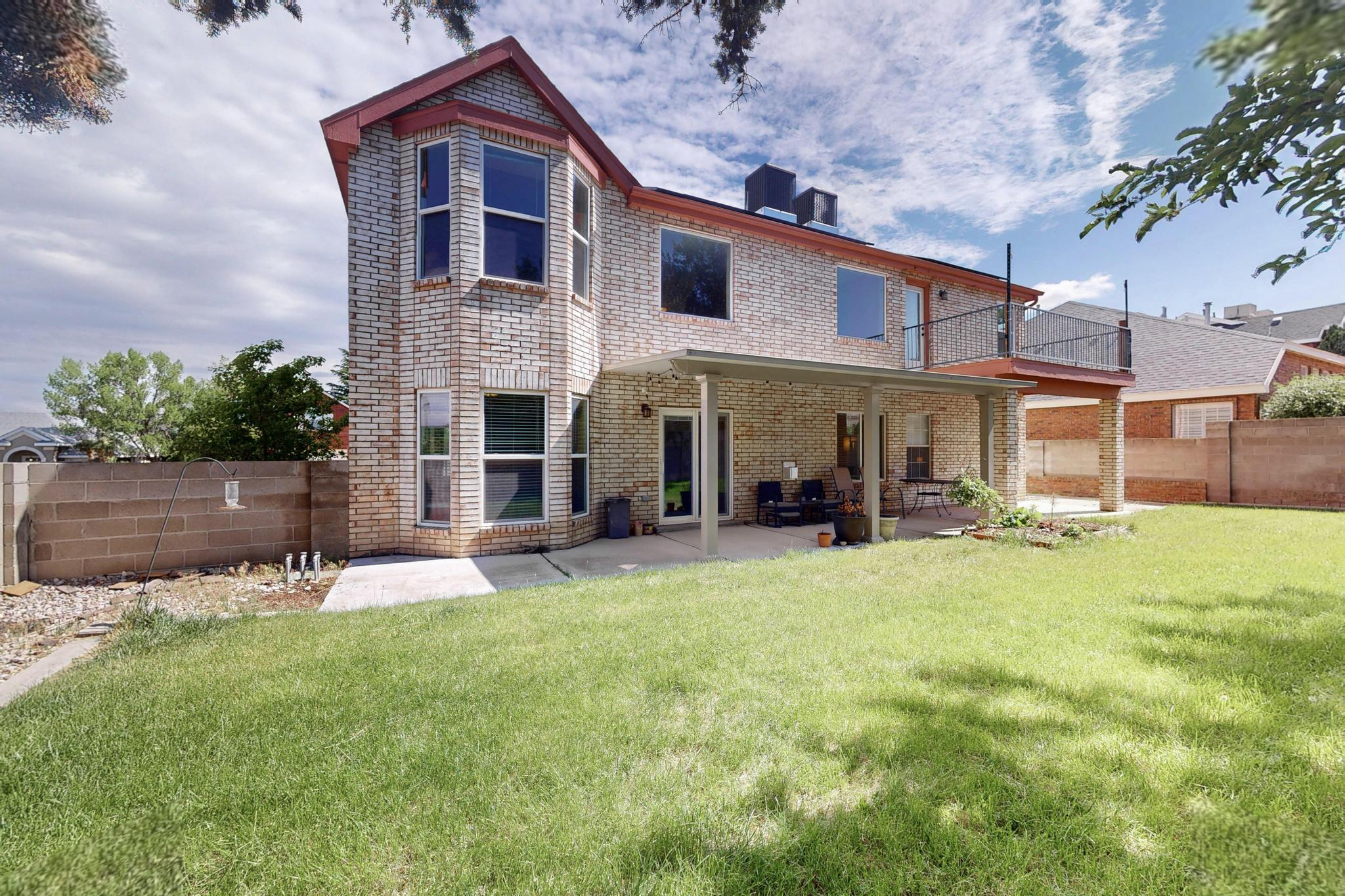 9200 PALOMAS Avenue NE