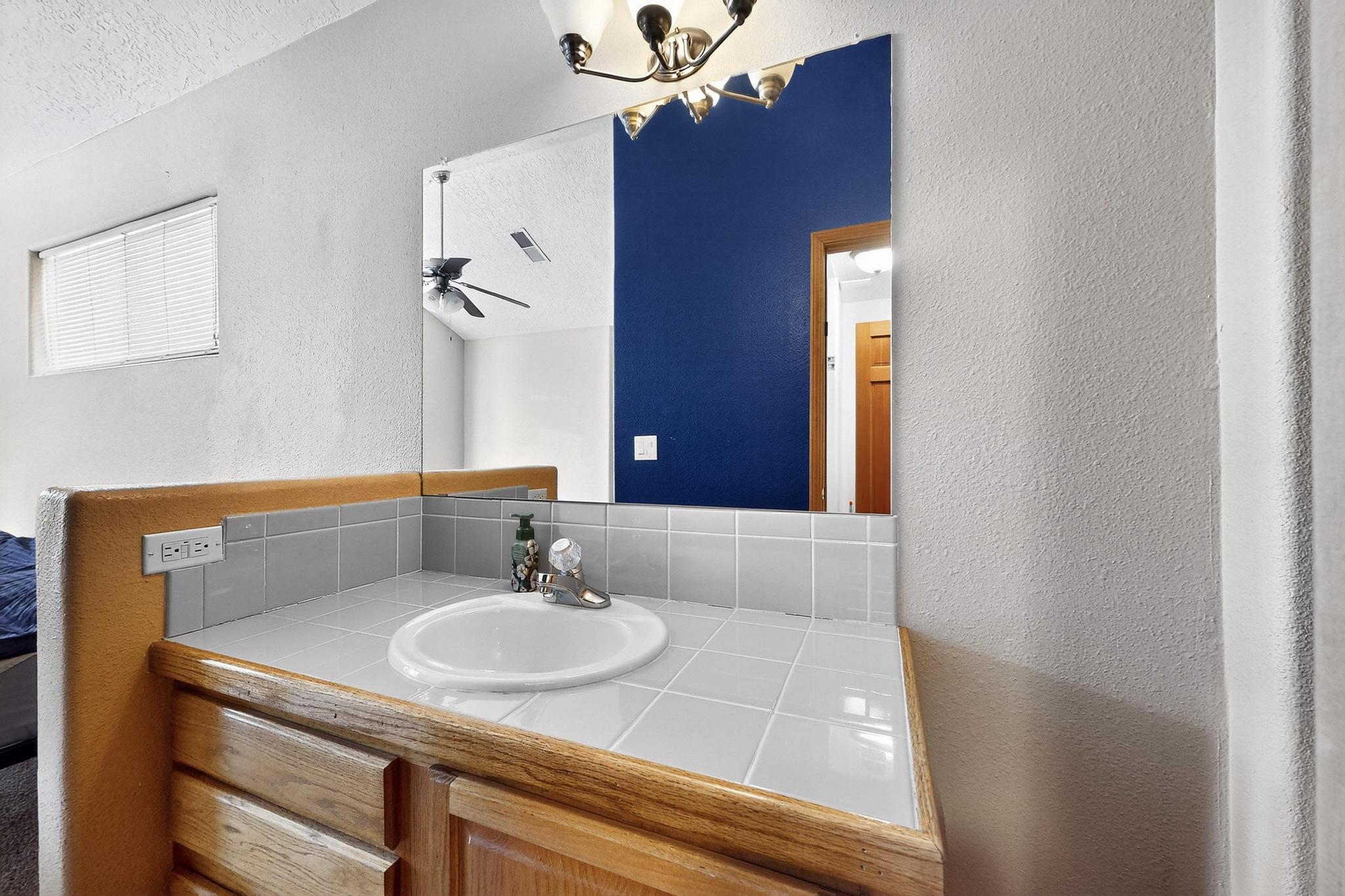 9200 PALOMAS Avenue NE