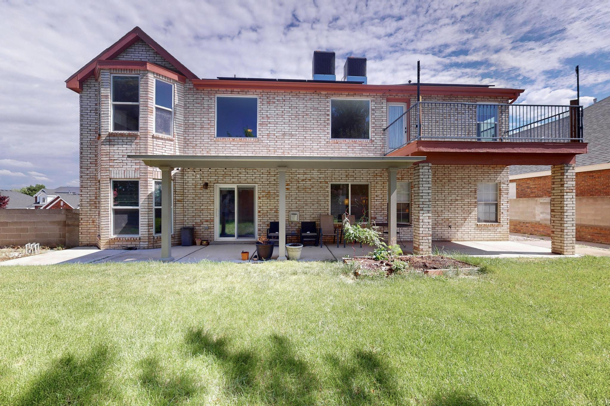 9200 PALOMAS Avenue NE