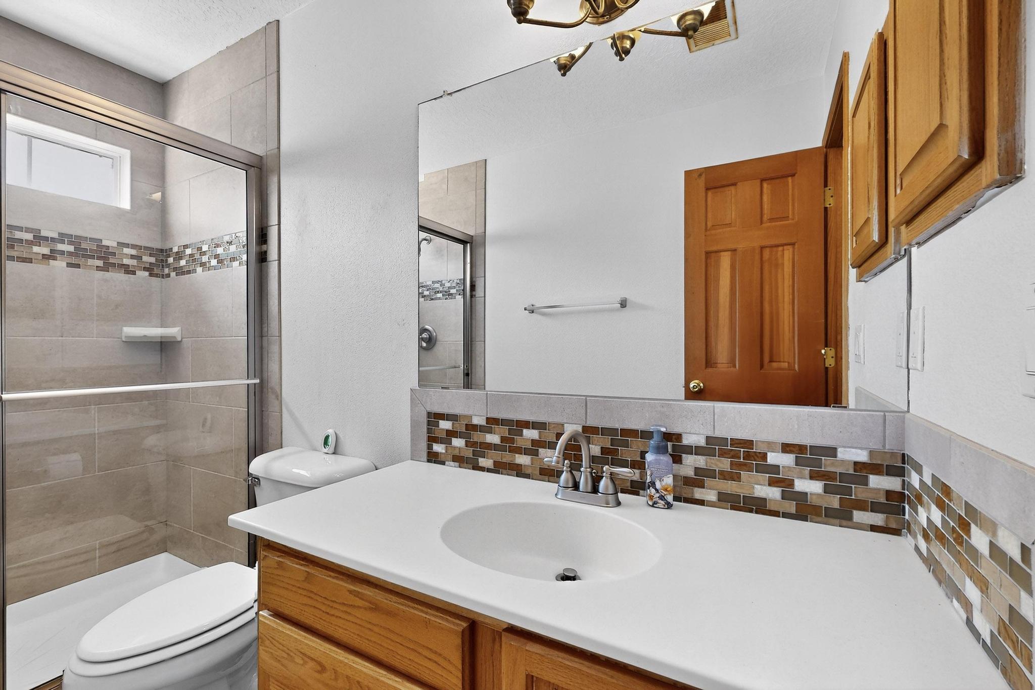 9200 PALOMAS Avenue NE