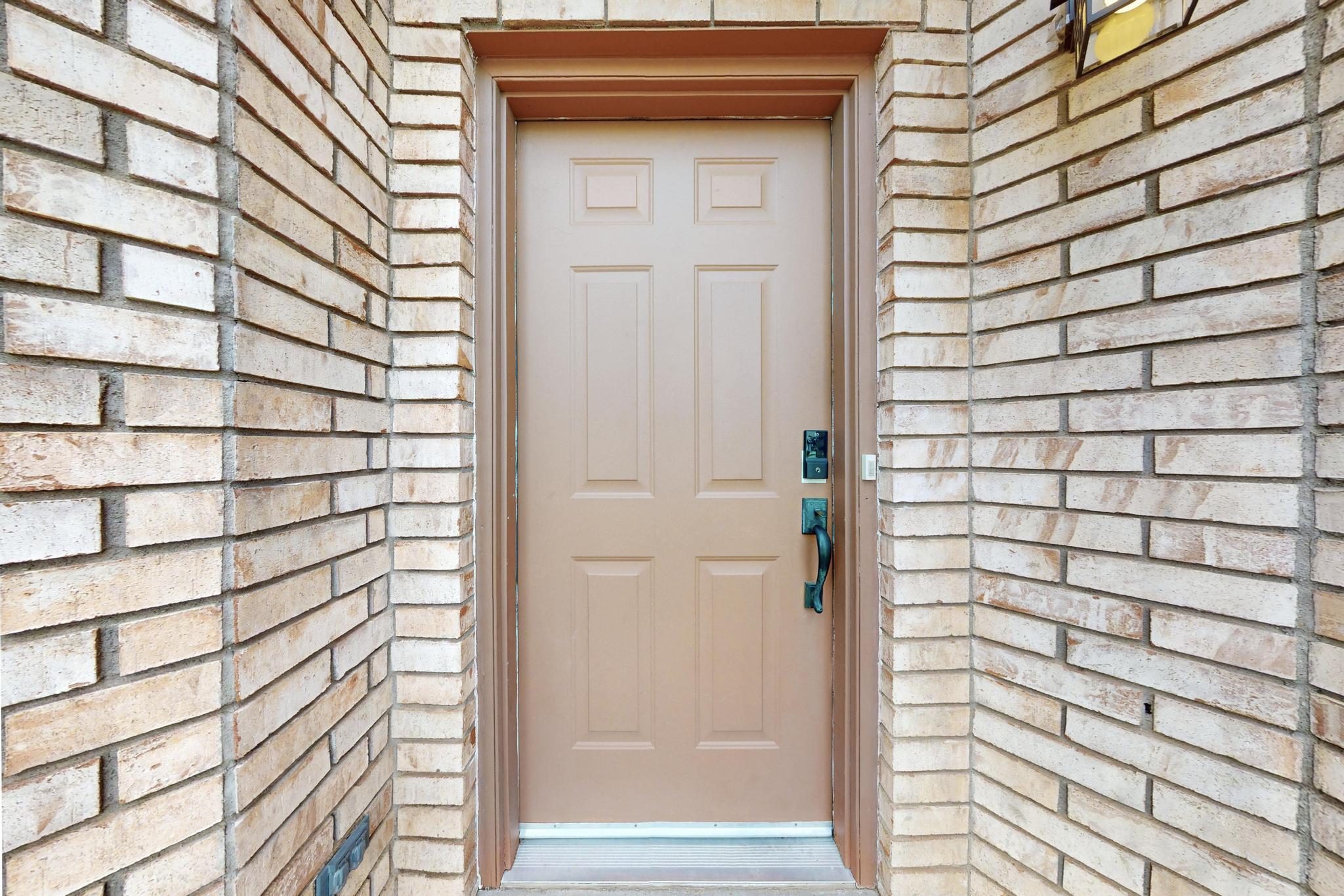 9200 PALOMAS Avenue NE