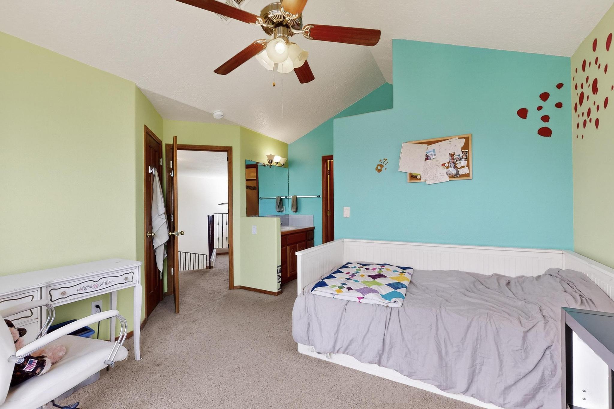 9200 PALOMAS Avenue NE