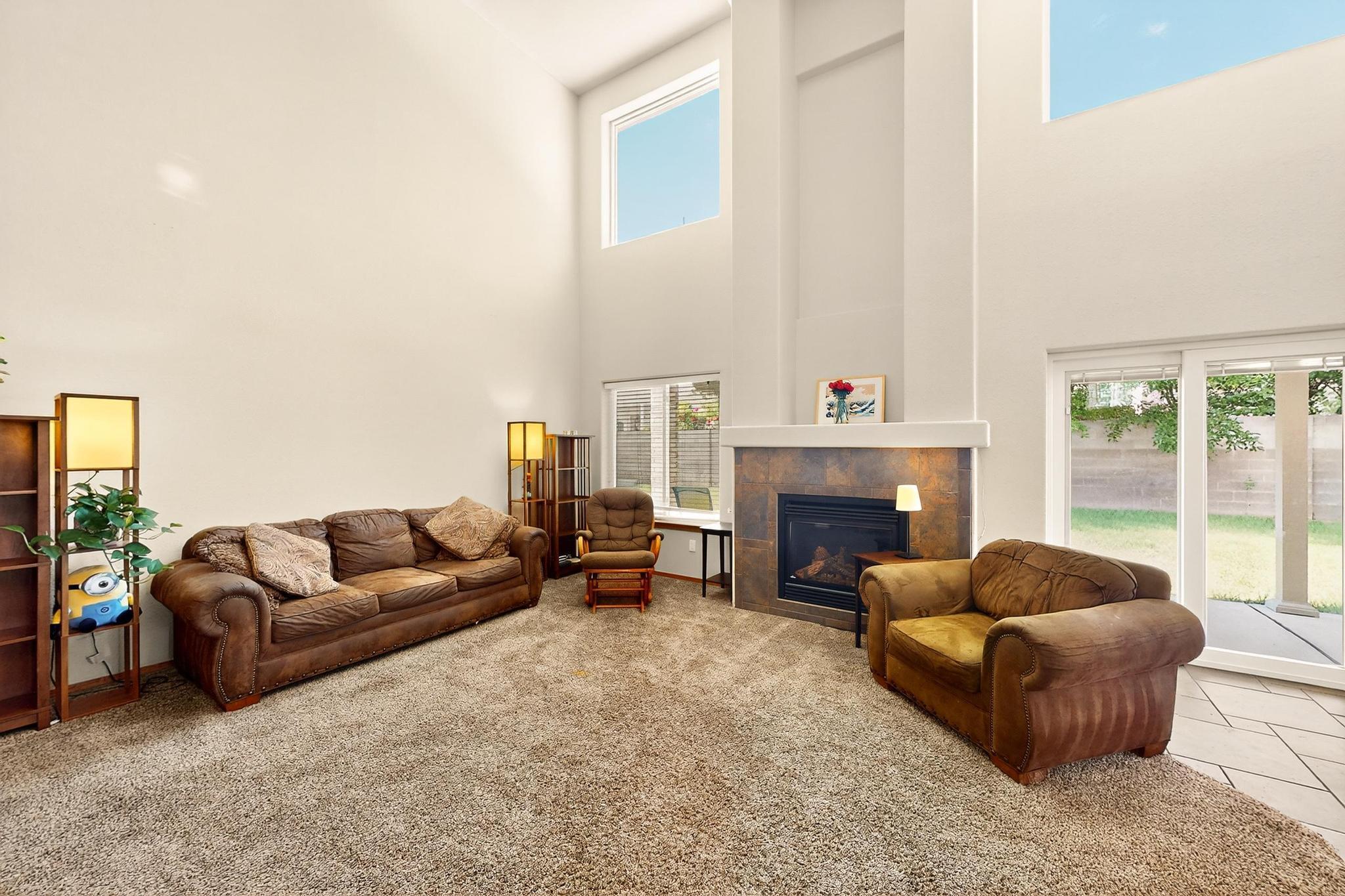 9200 PALOMAS Avenue NE