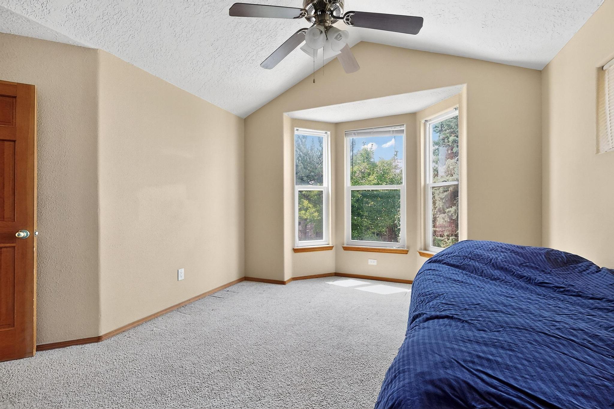 9200 PALOMAS Avenue NE