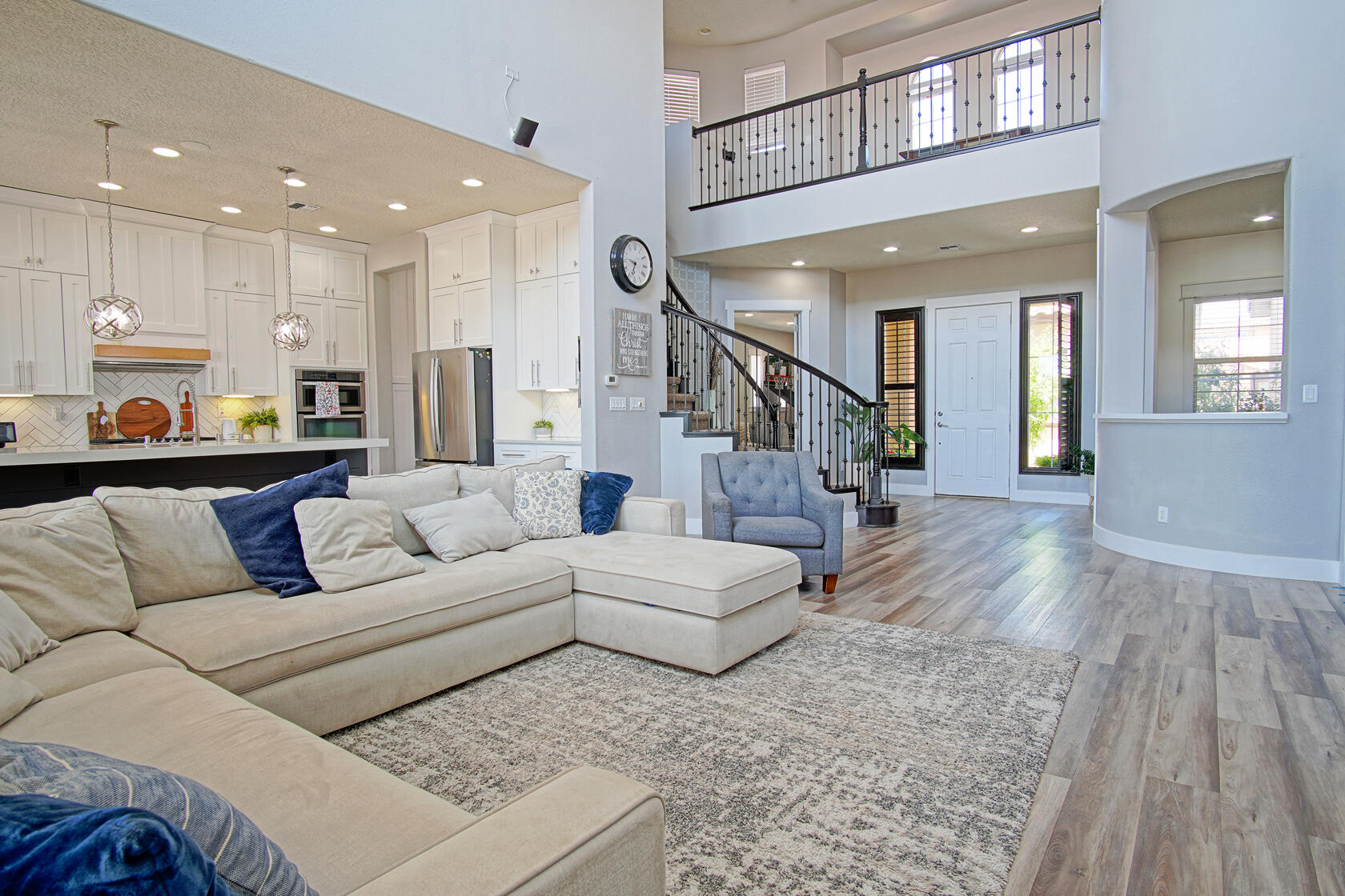 4011 PLAZA COLINA Lane NE