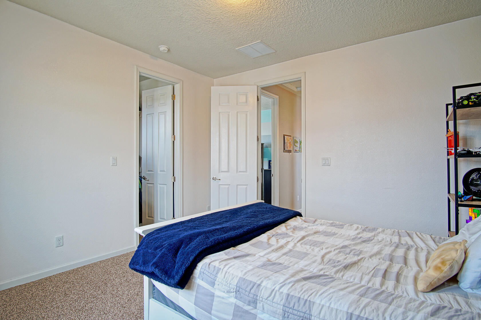 4011 PLAZA COLINA Lane NE