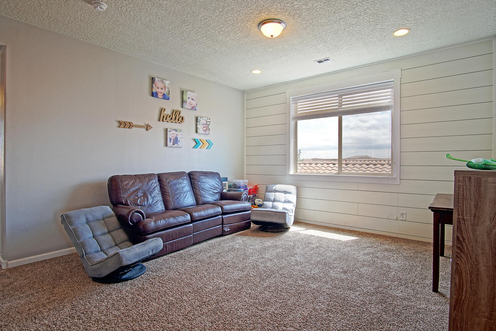 4011 PLAZA COLINA Lane NE
