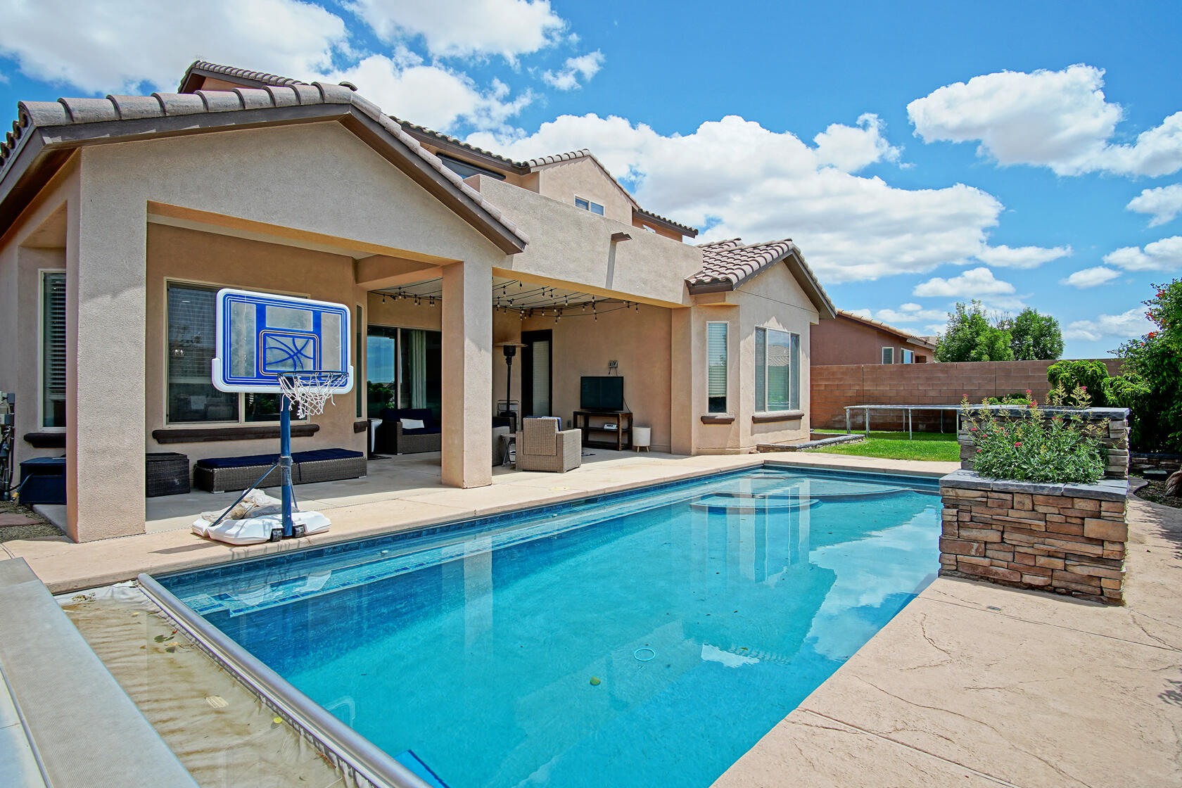 4011 PLAZA COLINA Lane NE