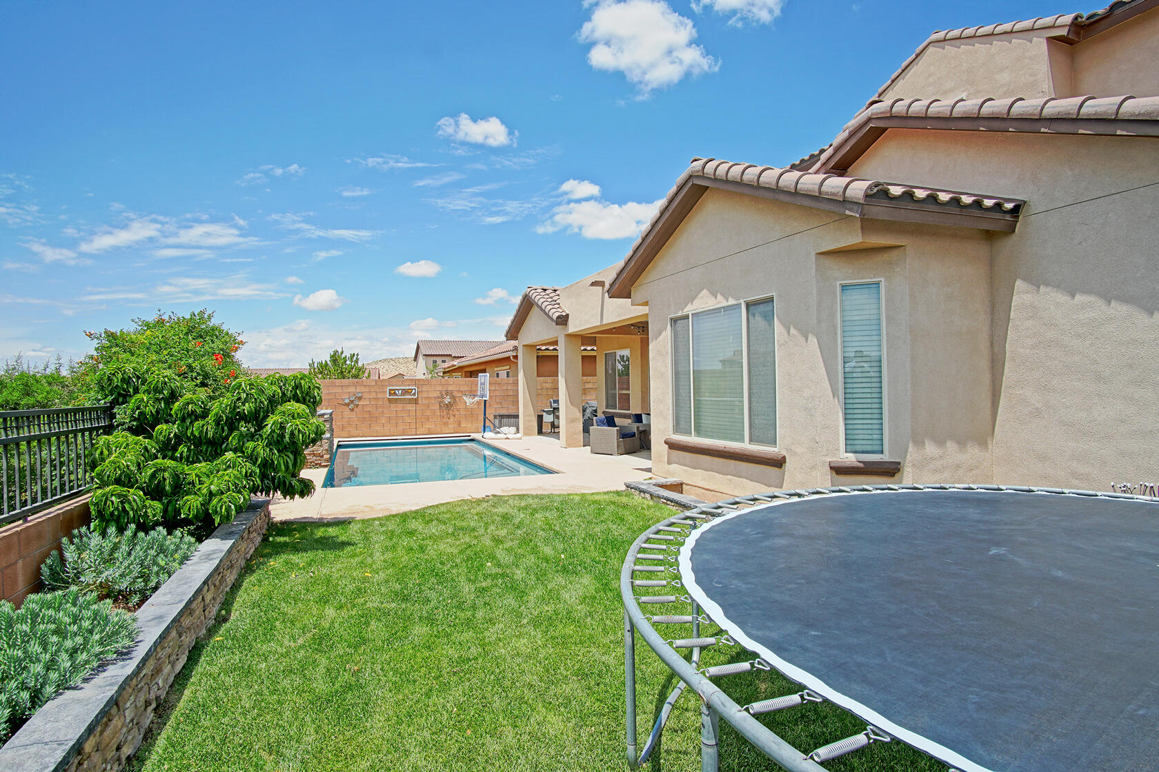 4011 PLAZA COLINA Lane NE