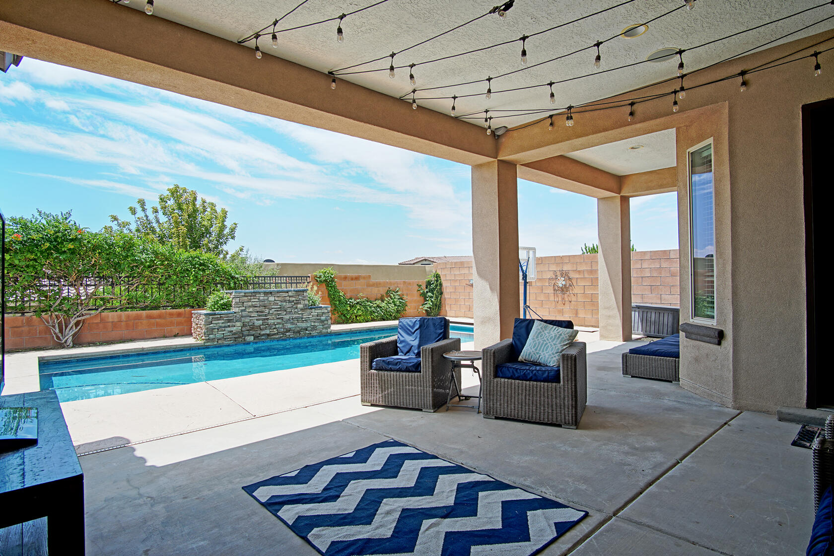 4011 PLAZA COLINA Lane NE