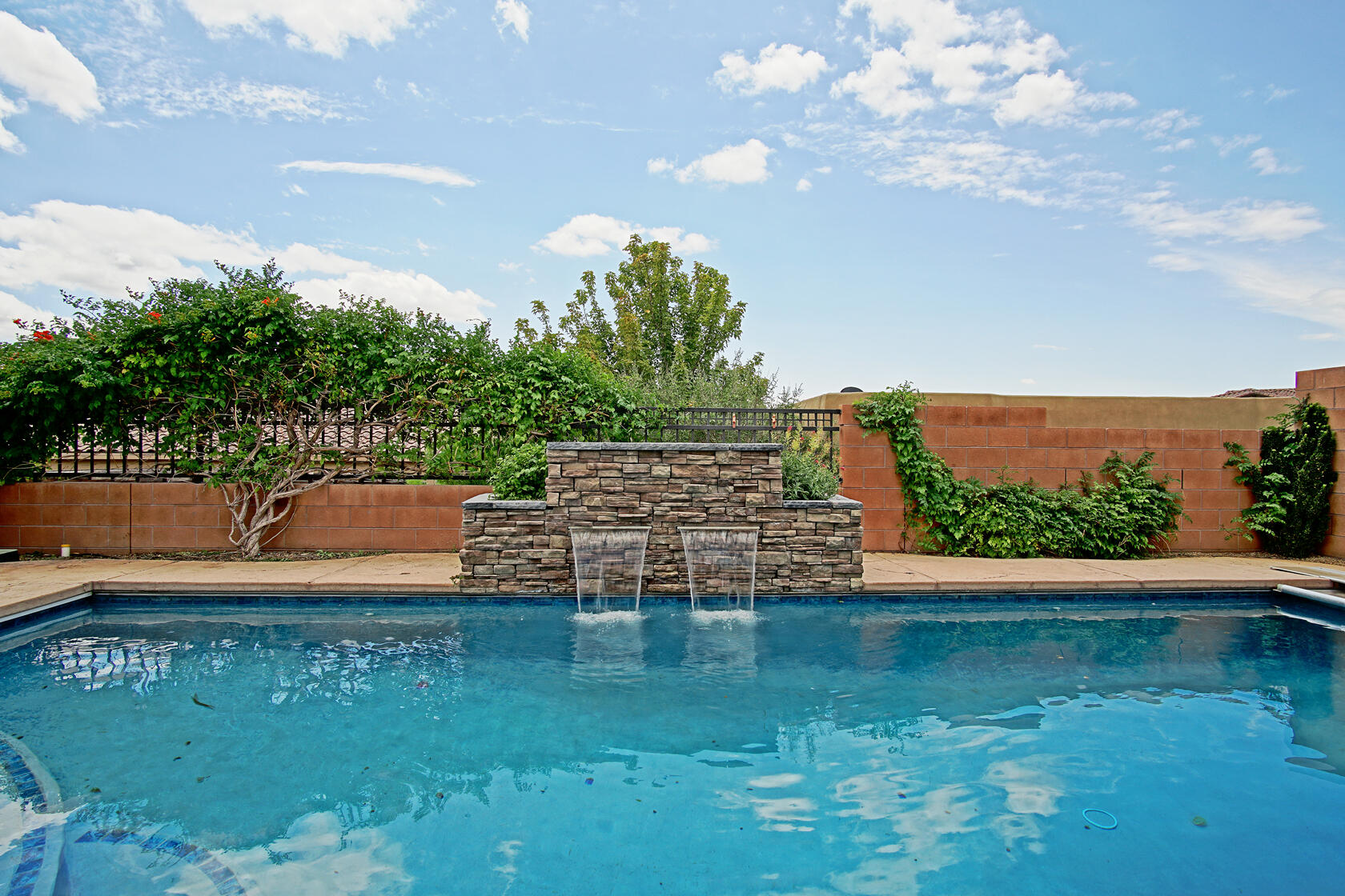 4011 PLAZA COLINA Lane NE