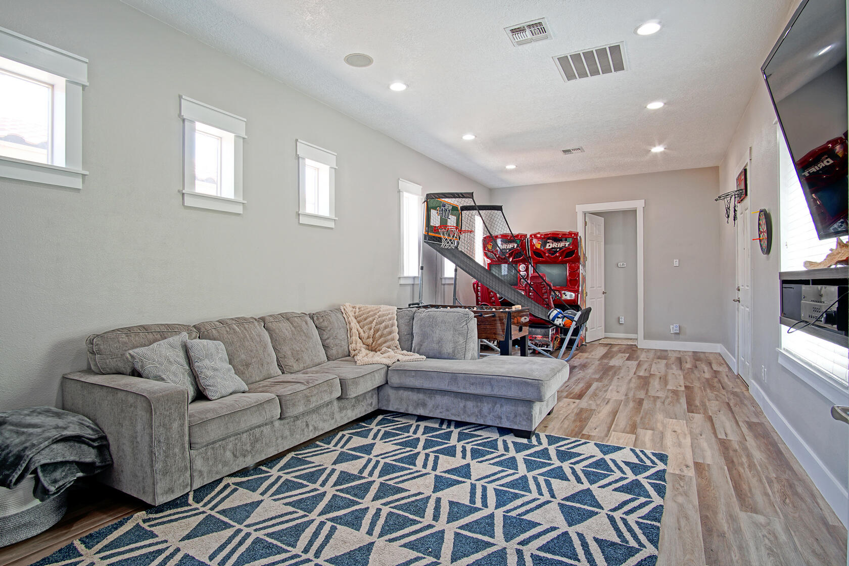4011 PLAZA COLINA Lane NE
