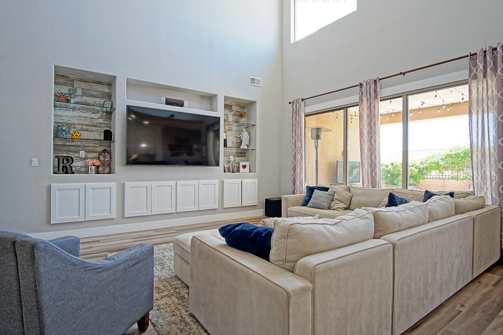 4011 PLAZA COLINA Lane NE