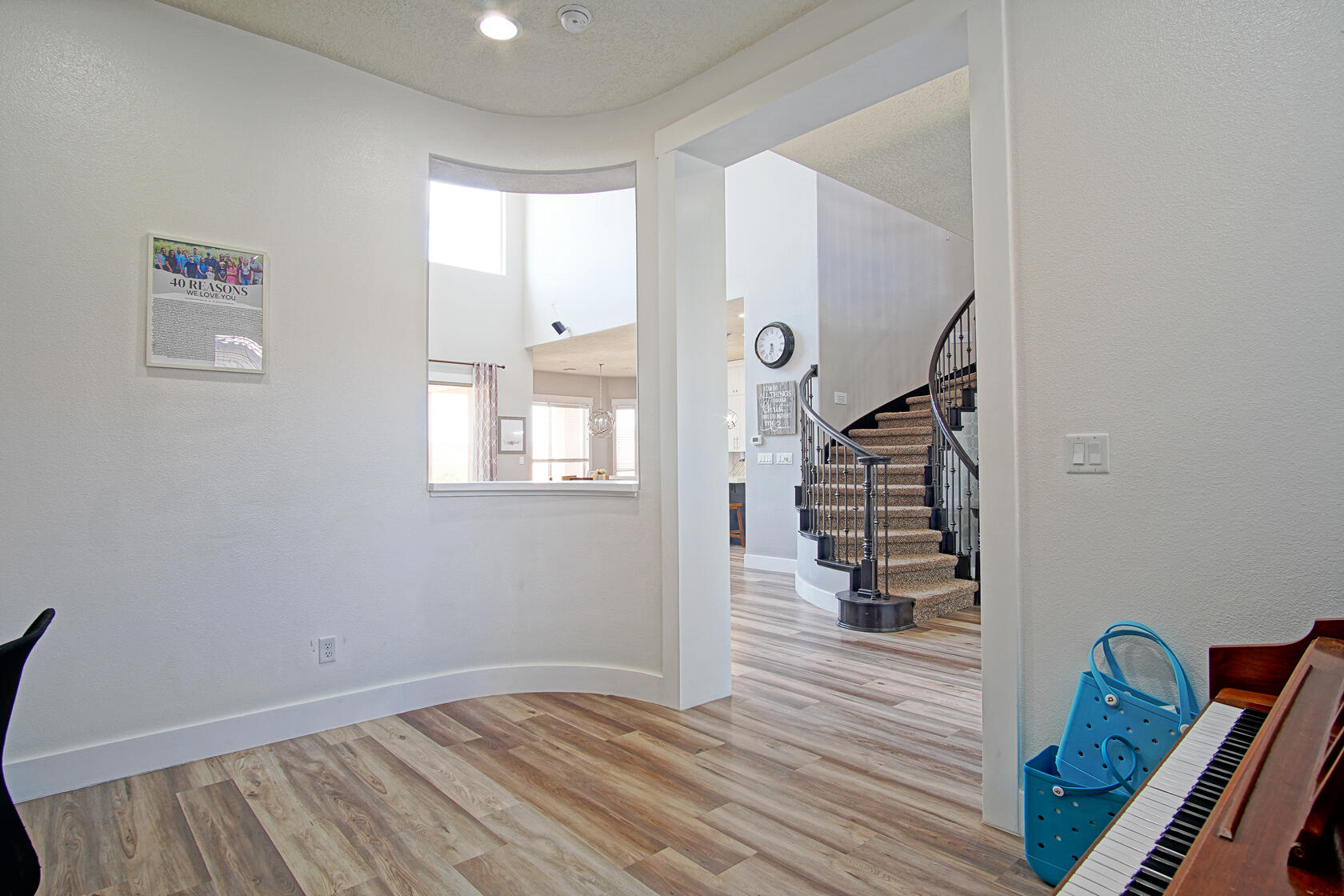 4011 PLAZA COLINA Lane NE