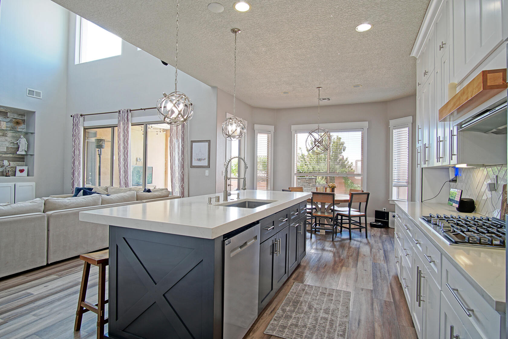 4011 PLAZA COLINA Lane NE