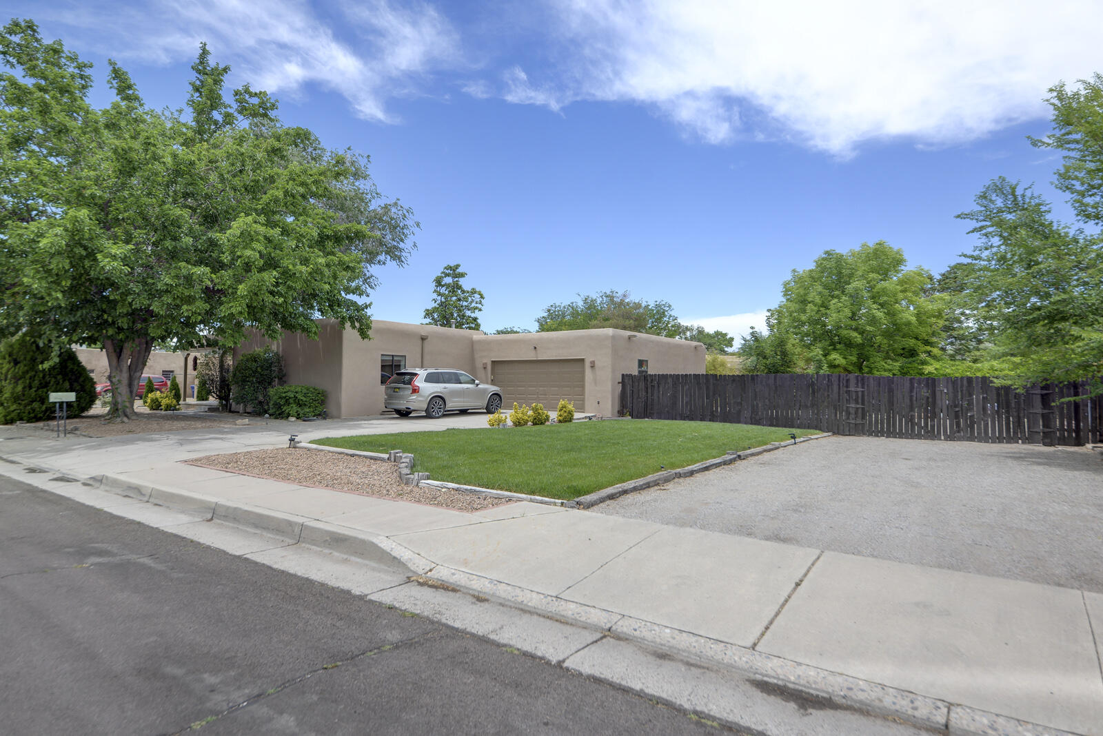 3745 MANCHESTER Drive NW
