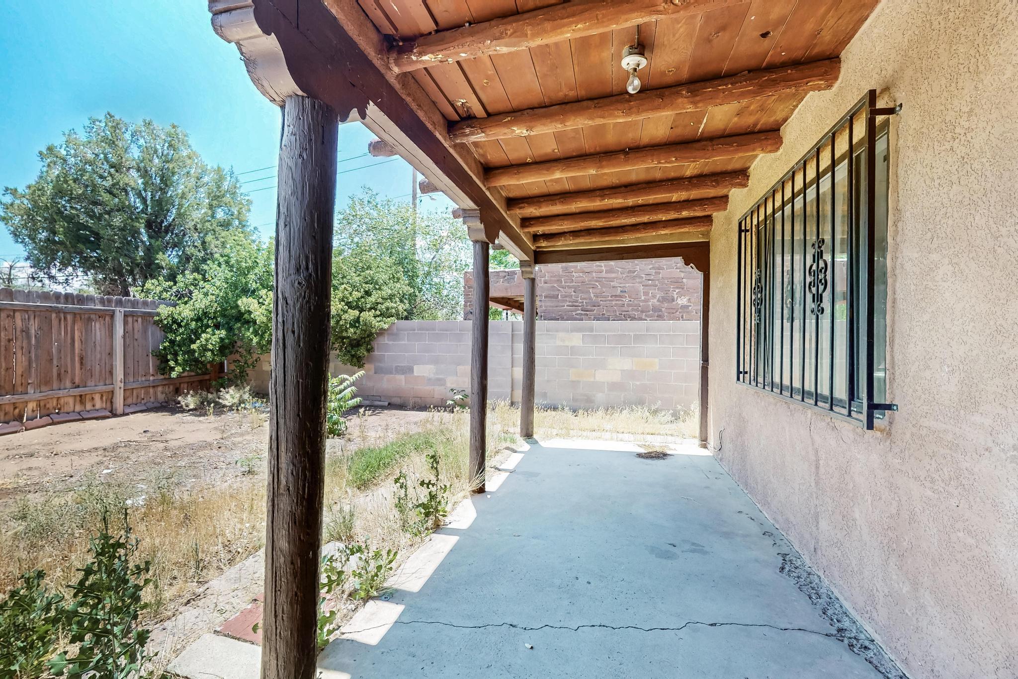 207 VERMONT Street NE