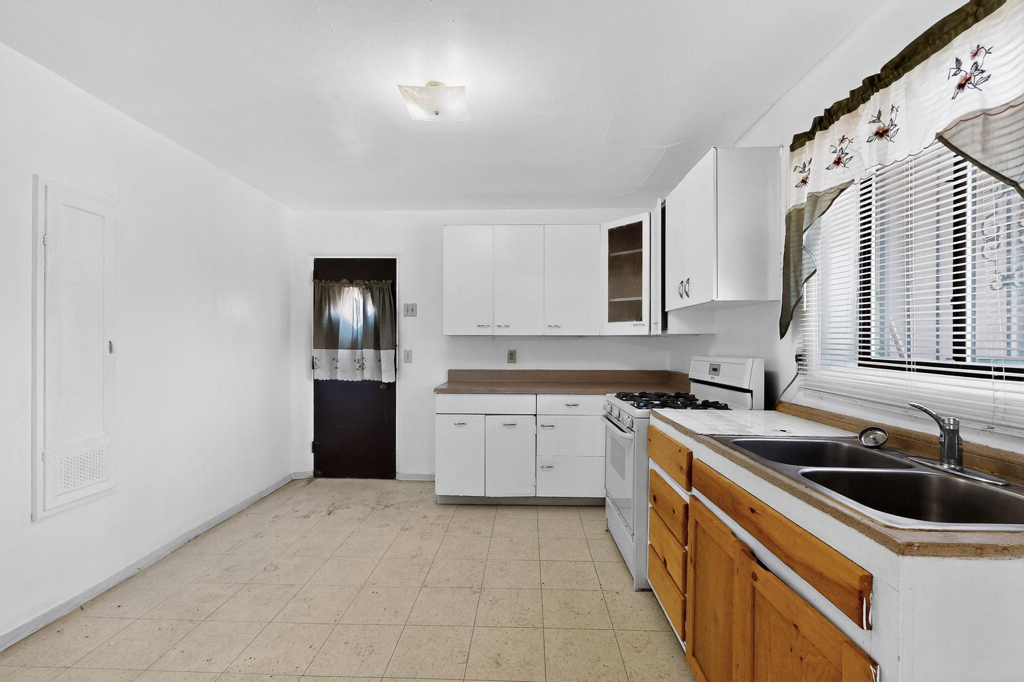 207 VERMONT Street NE