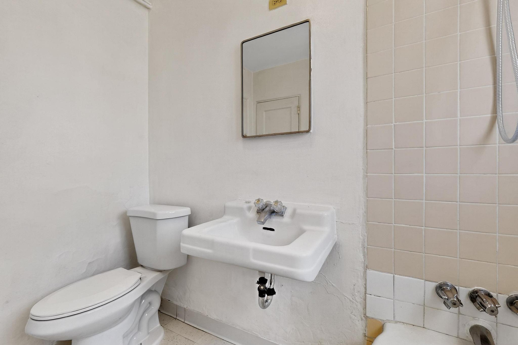 207 VERMONT Street NE