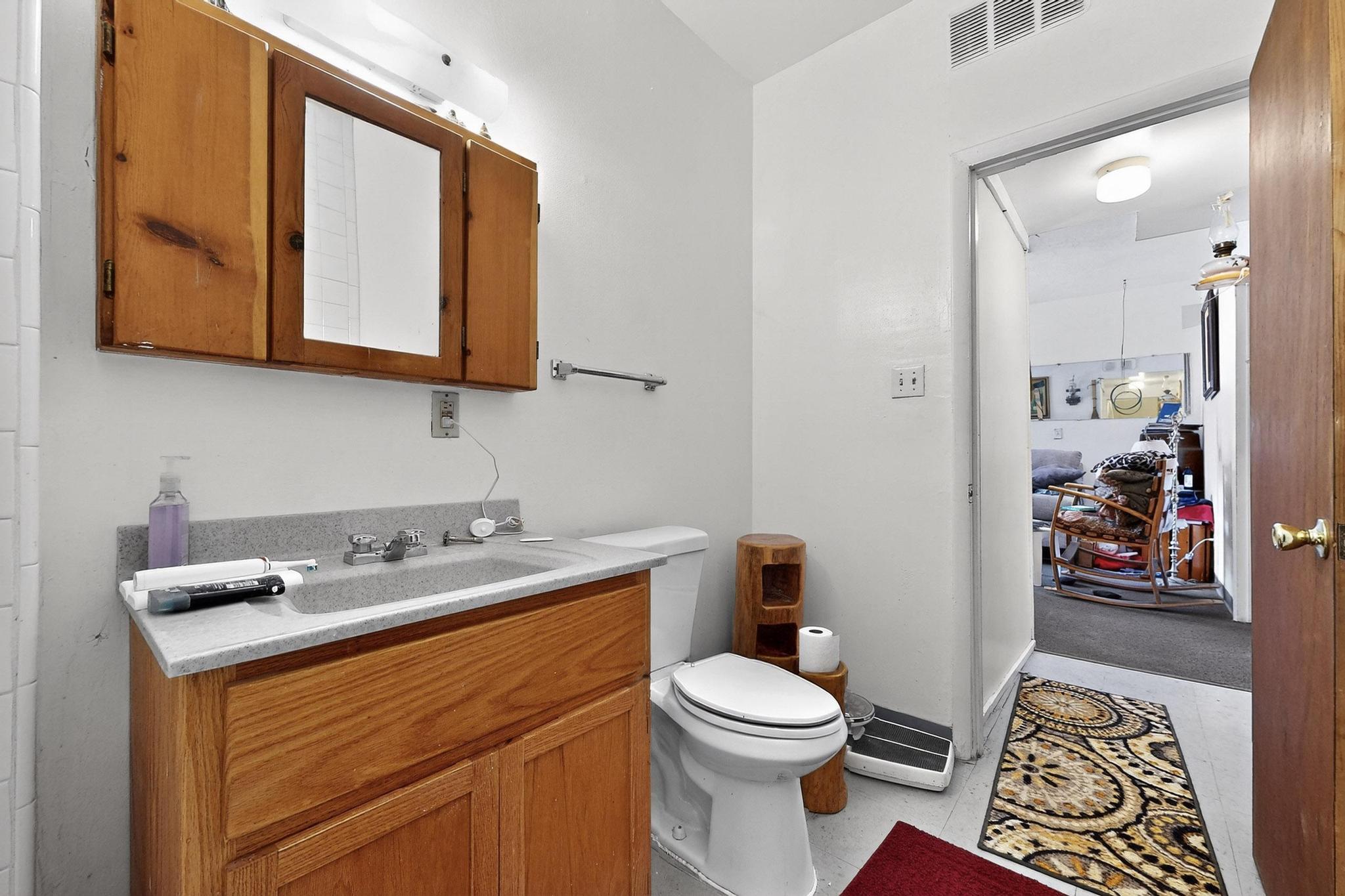 207 VERMONT Street NE