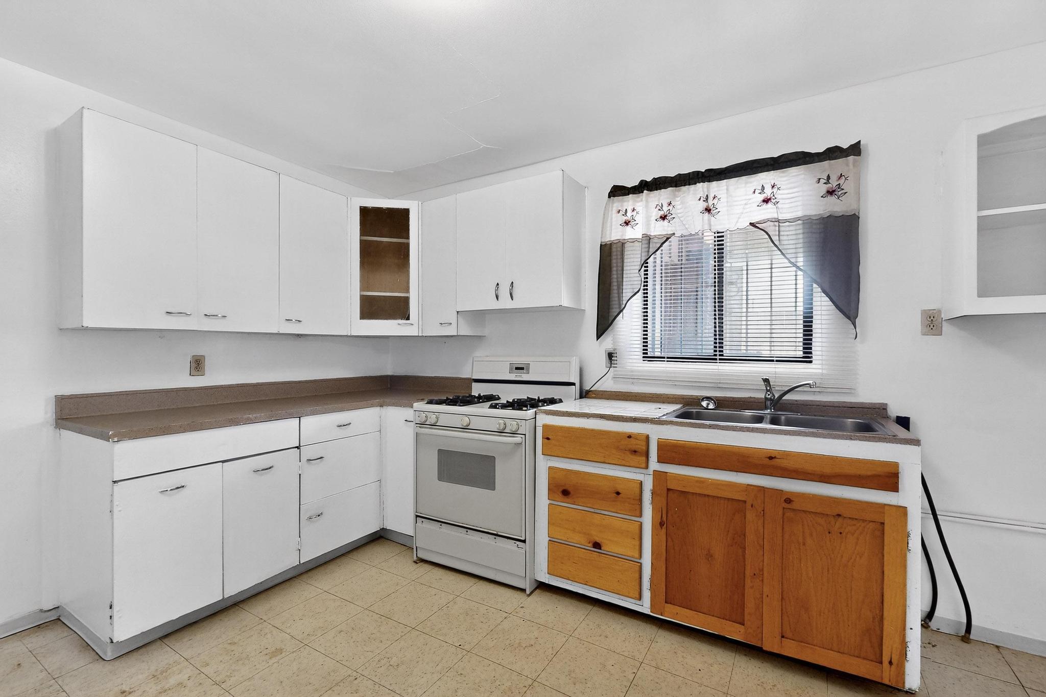 207 VERMONT Street NE