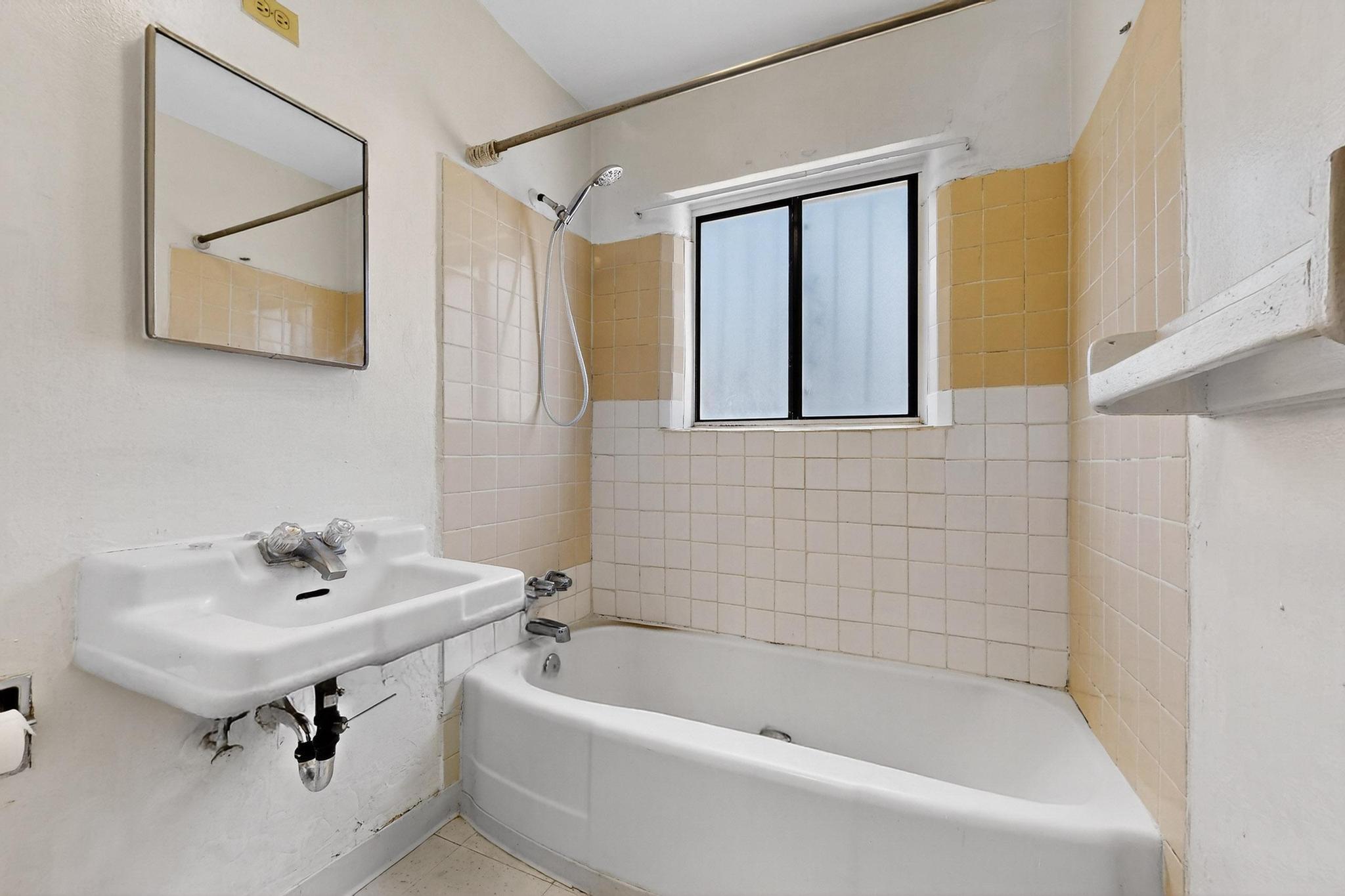 207 VERMONT Street NE