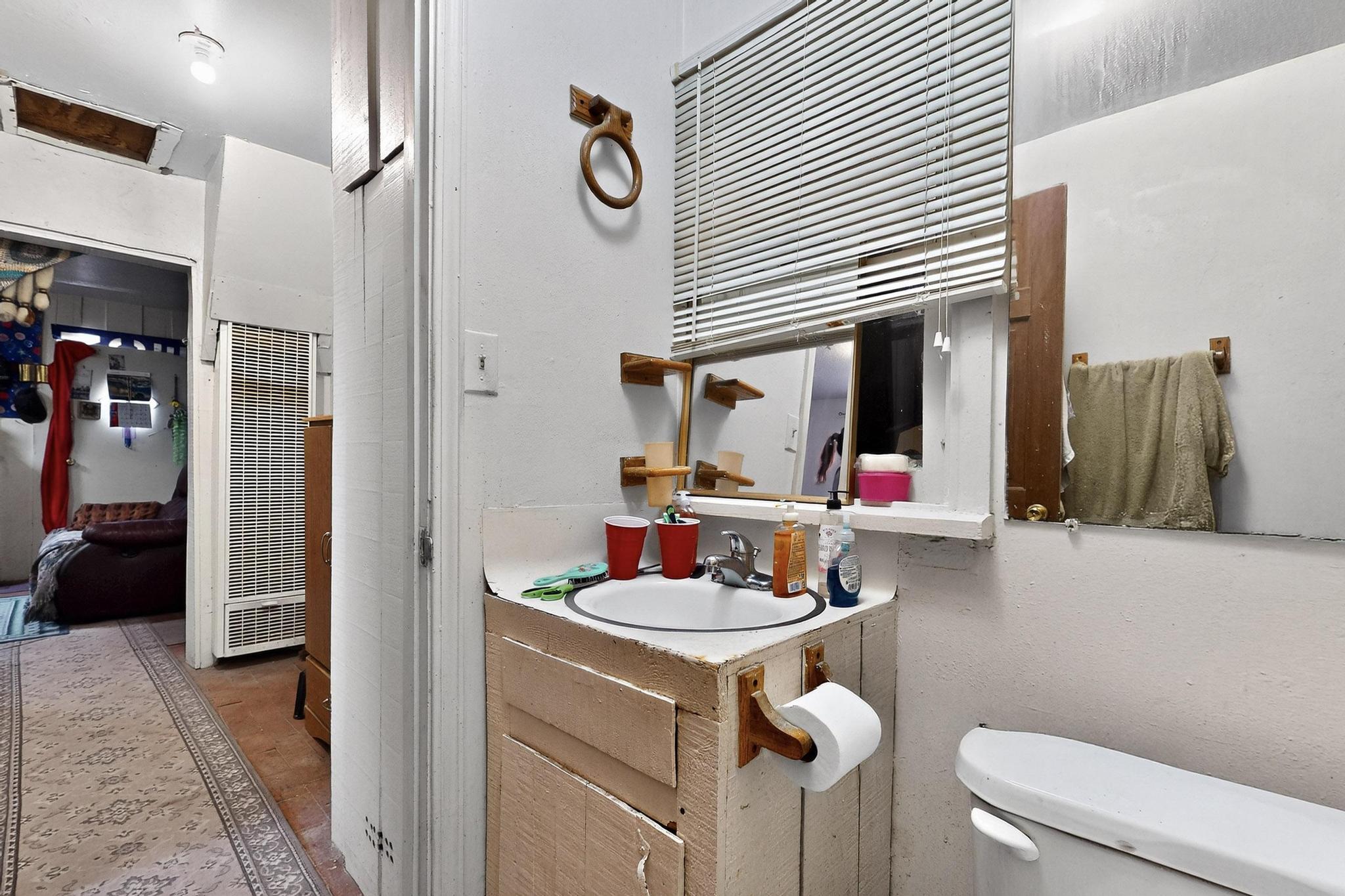 207 VERMONT Street NE