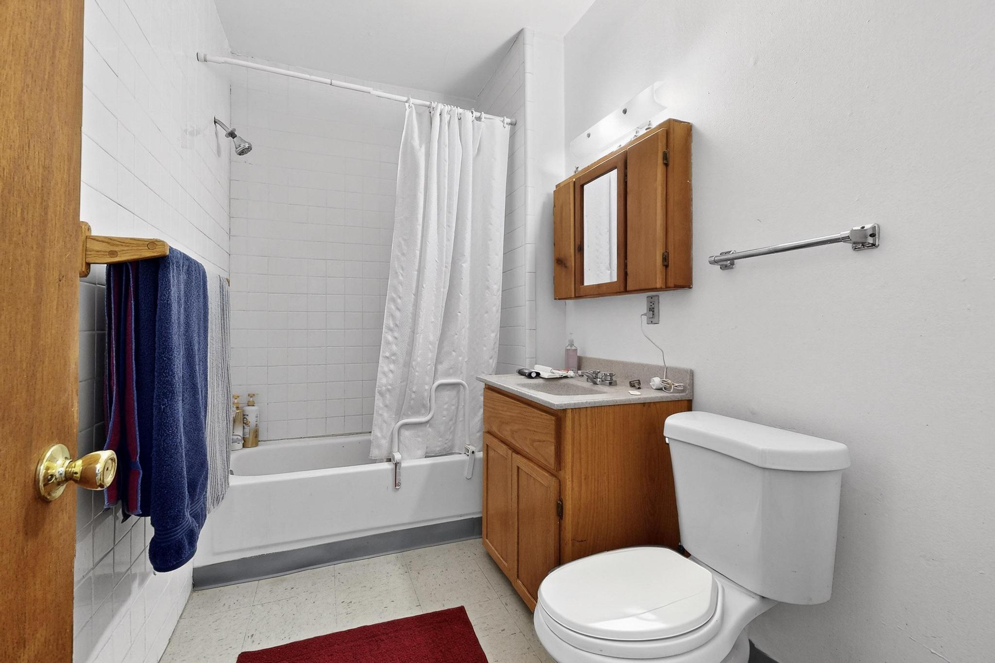 207 VERMONT Street NE