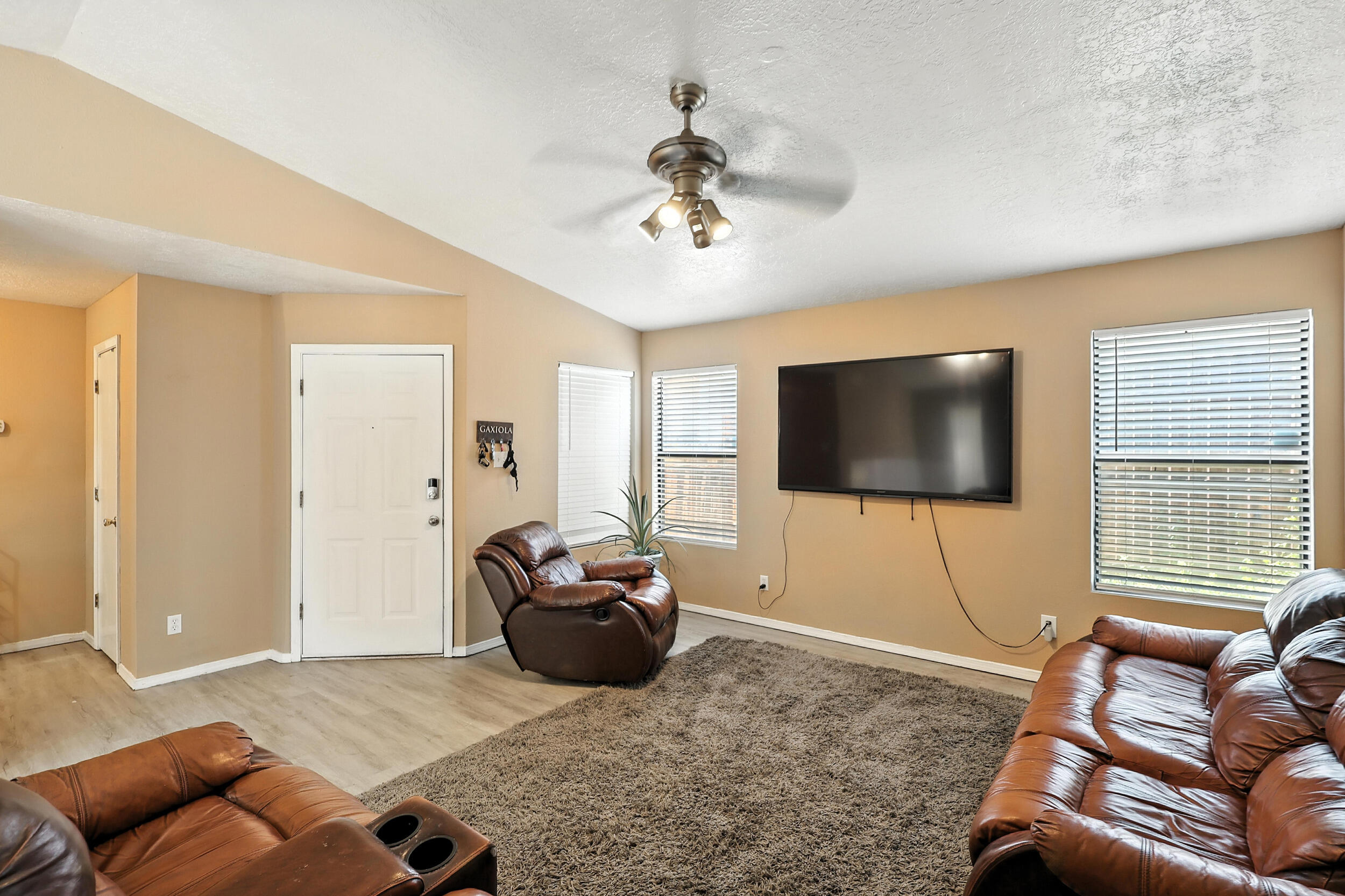 1983 MAESTAS Drive SW